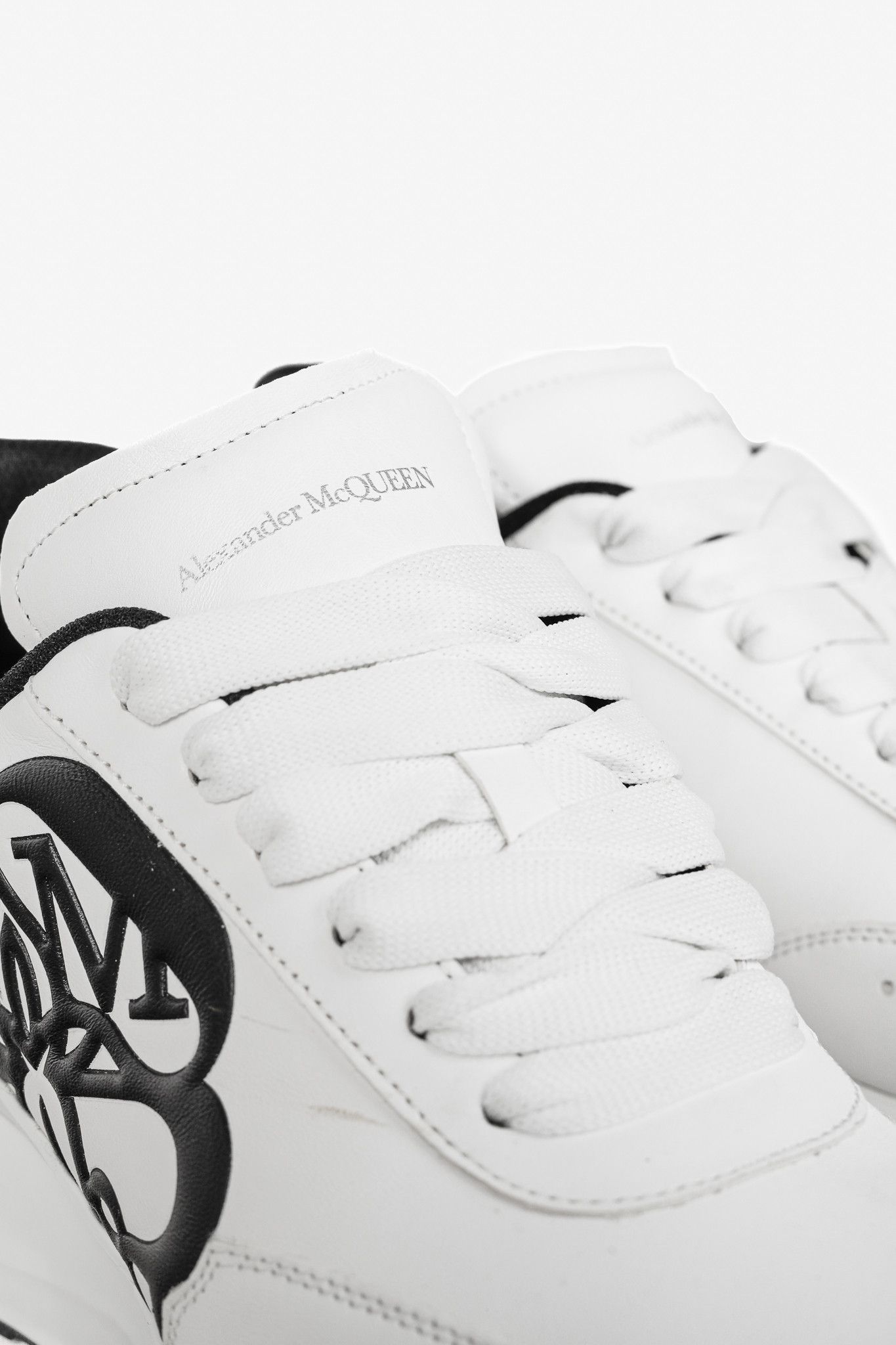 Alexander McQueen Alexander McQueen Sprint Runner White Black Leather Sneakers Size US 8.5 / IT 38.5 - 7 Thumbnail