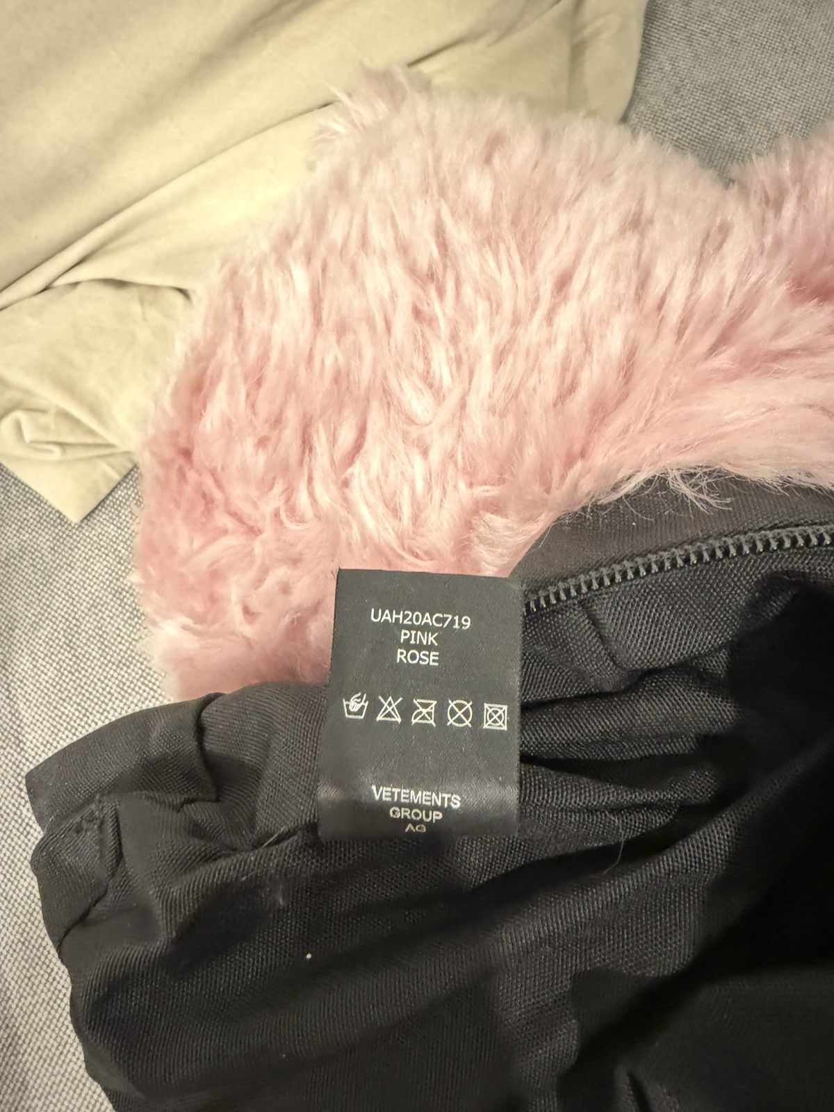 Vetements Vetements 19FW Pink Mohair Anarchy Backpack Size ONE SIZE - 10 Thumbnail