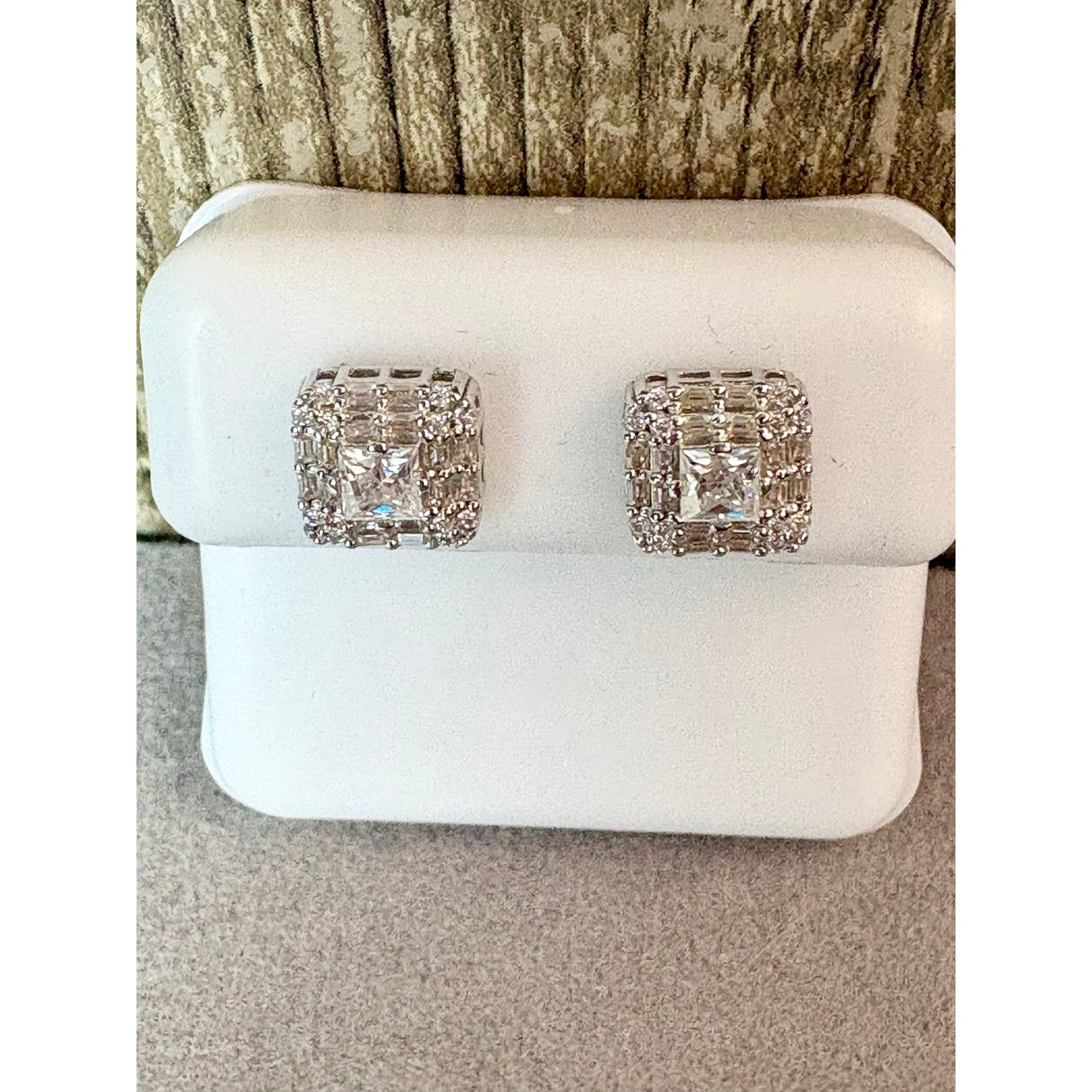 Jewelry 1.5 CTW VVS1 D Moissanite Stud Earrings Sterling Silver Size ONE SIZE - 1 Thumbnail