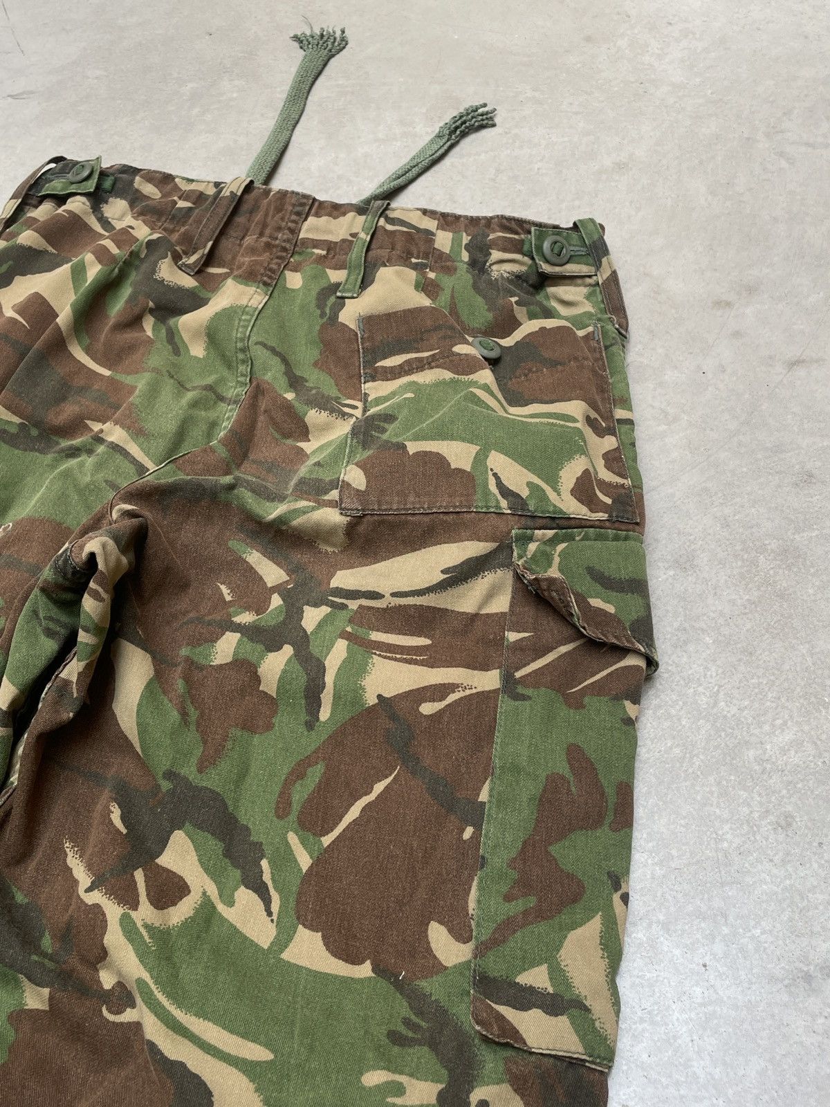 Vintage Vintage British Military Camo Cargo Pants DCTA Wide size 32 Size US 32 / EU 48 - 9 Thumbnail
