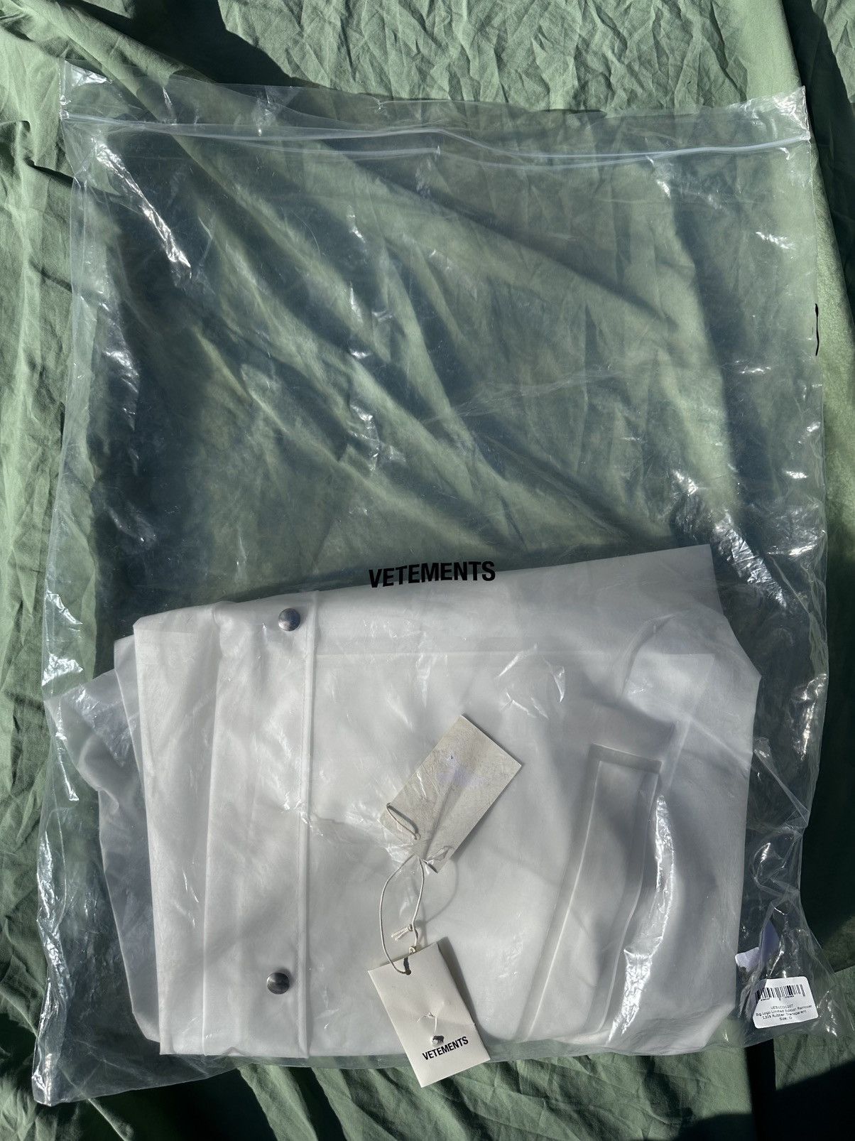 Vetements Vetements Limited Edition transparent raincoat Size US XXL / EU 58 / 5 - 16 Thumbnail
