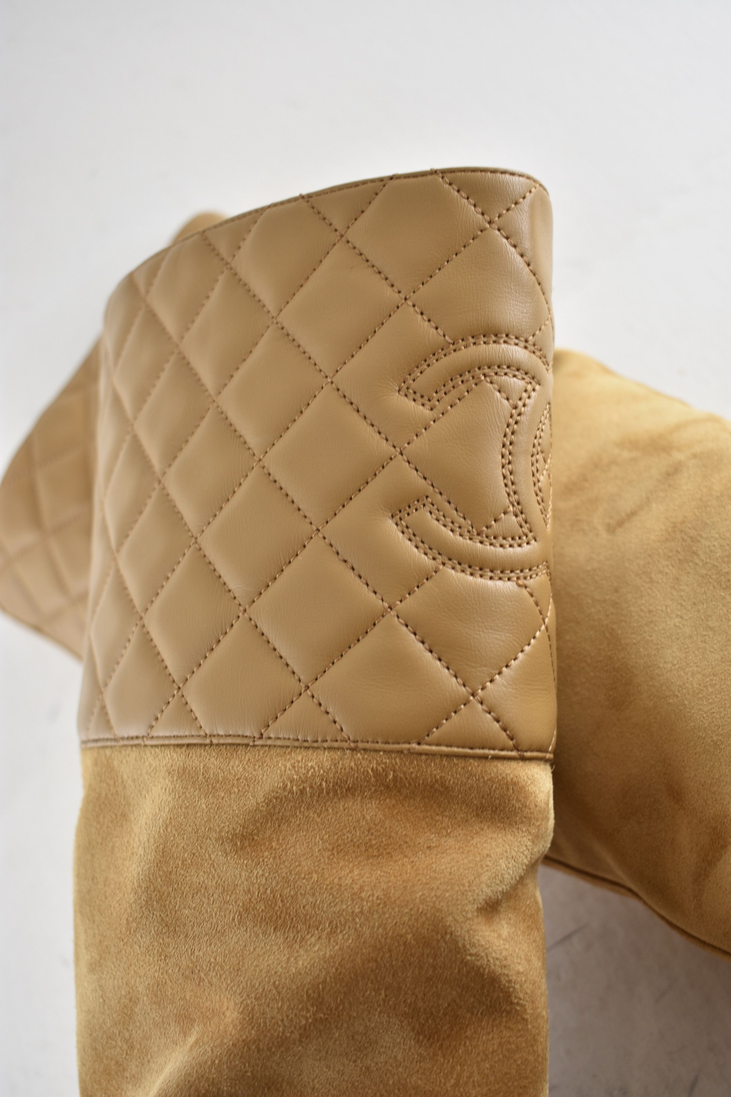 Chanel Chanel 23B Beige Quilted CC Logo Knee High Heel Boots 39 Size US 9 / IT 39 - 11 Thumbnail