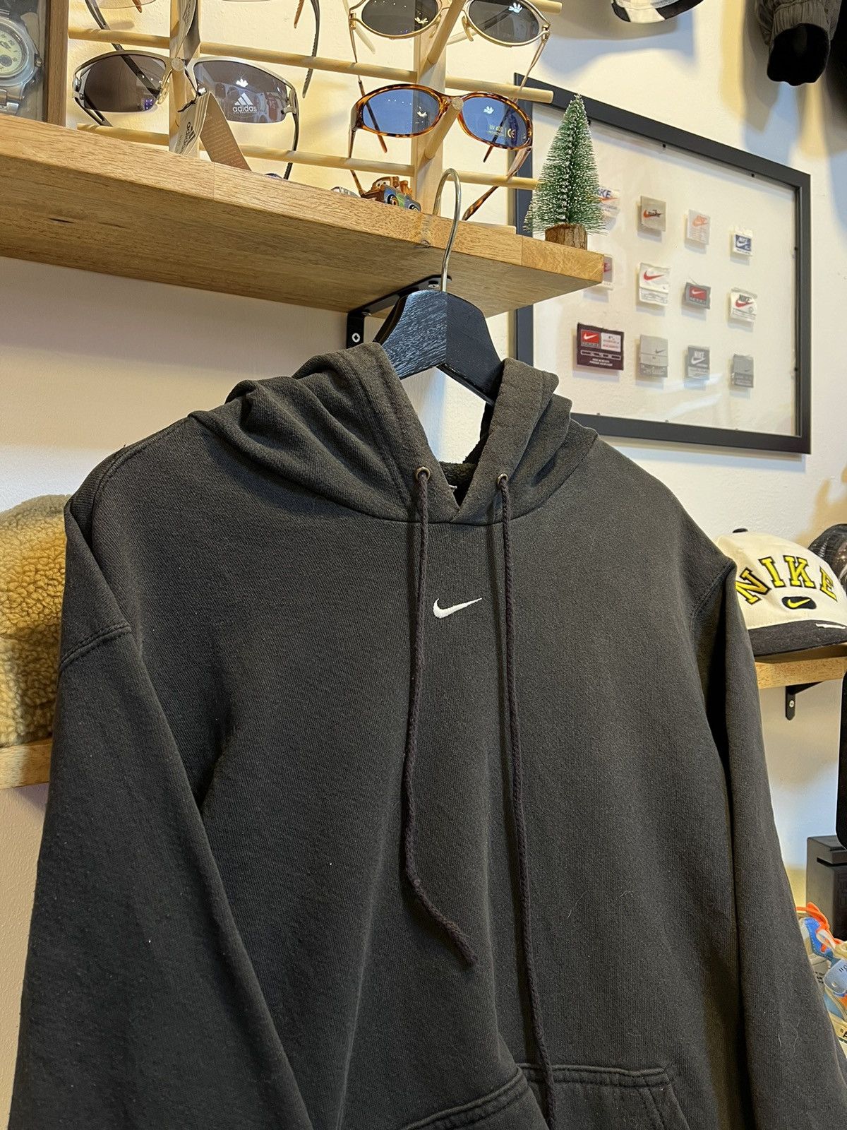image of Y2K Nike Center Swoosh Sweatshirt Hoodie in Black, Men's (Size Medium)