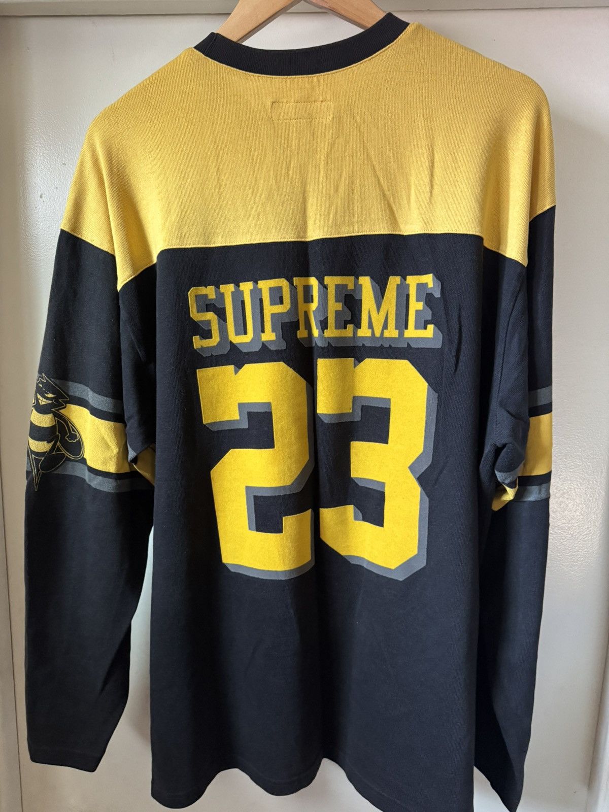シャツ Bumblebee L/S Football Top Supreme Bumblebee L S Football Top (FW23) - $118