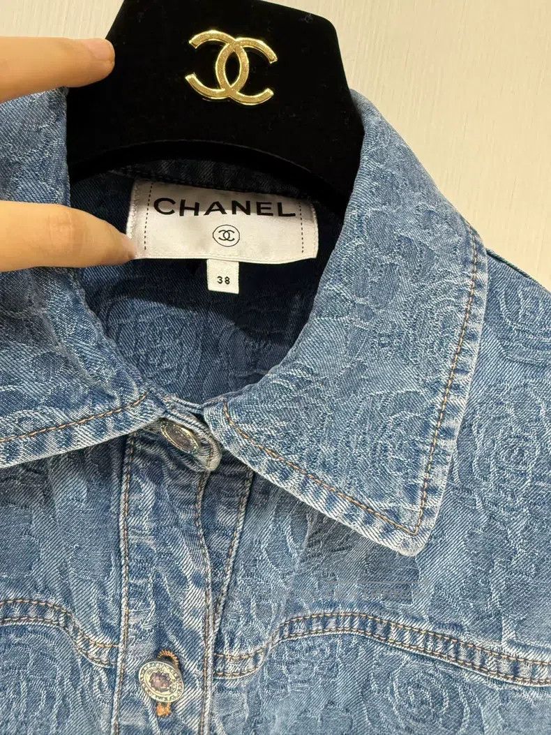 Chanel Chanel 23P camelia double C logo diamond buckle denim vest Size XS / US 0-2 / IT 36-38 - 4 Thumbnail