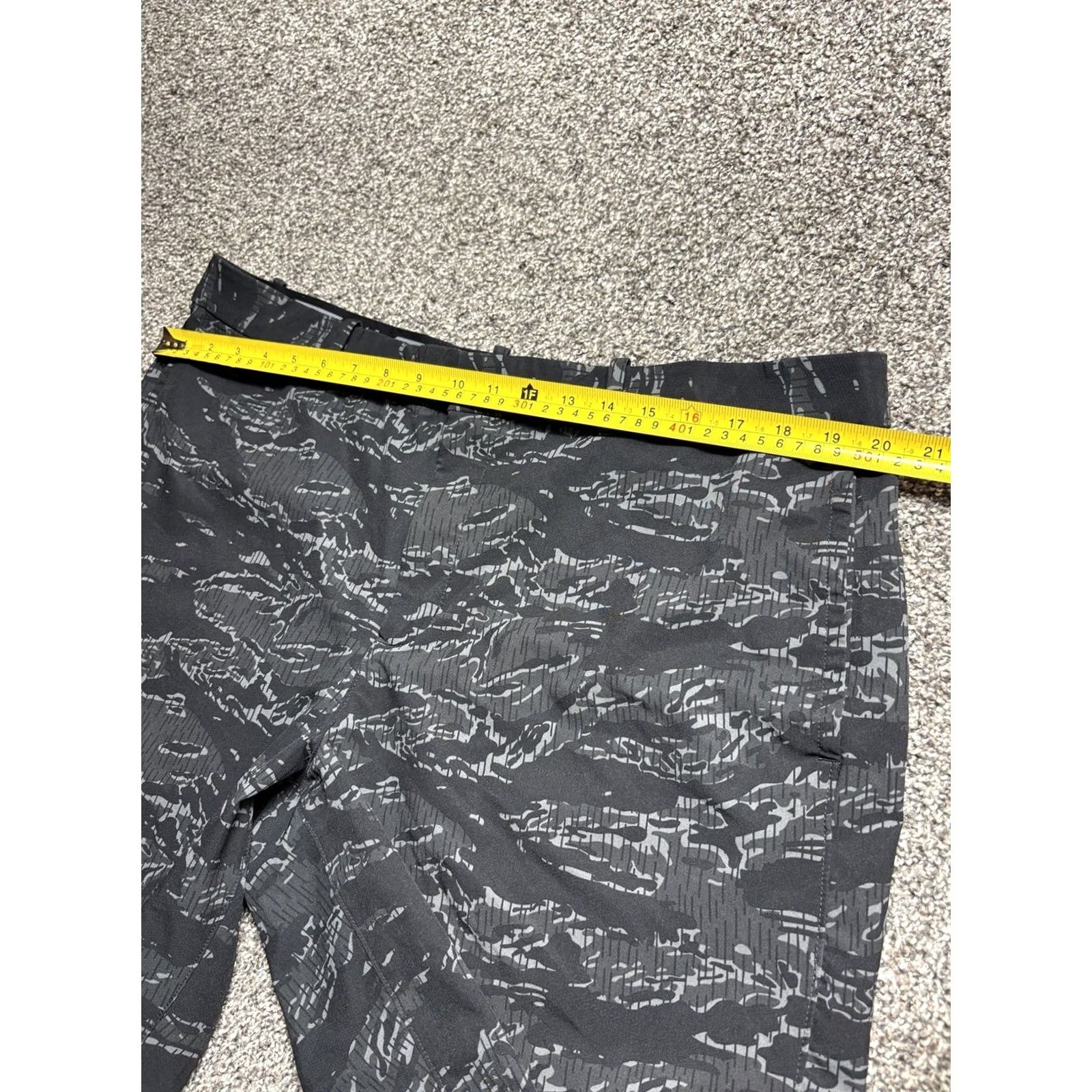 Nike Nike Golf Shorts Mens 40 Black Gray Camouflage Flex Dri-Fit BV0383 Camouflage, Regular, Pockets, Stretch, Chino, 9in Inseam, Polyester Spandex, Tee? Size US 40 / EU 56 - 5 Thumbnail