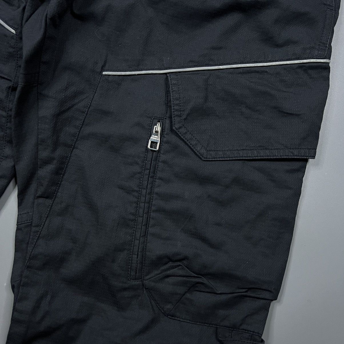 Louis Vuitton Louis Vuitton Virgil Abloh SS19 Black Cargo Pants Reflective Size US 31 - 7 Thumbnail