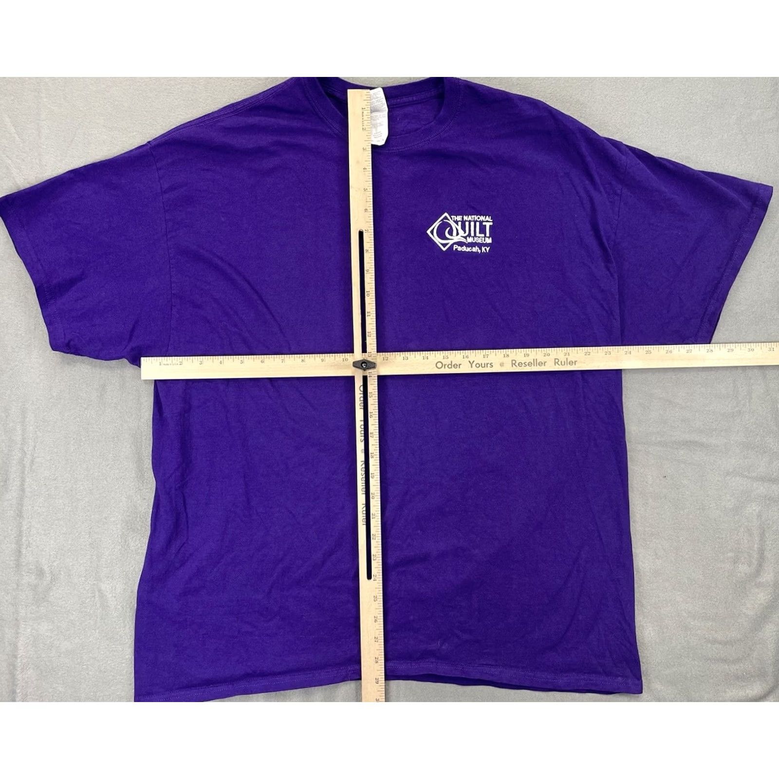 Gildan National Quilt Museum Paducah Kentucky Embroidered Purple 2XL T Shirt Size US XXL / EU 58 / 5 - 7 Thumbnail