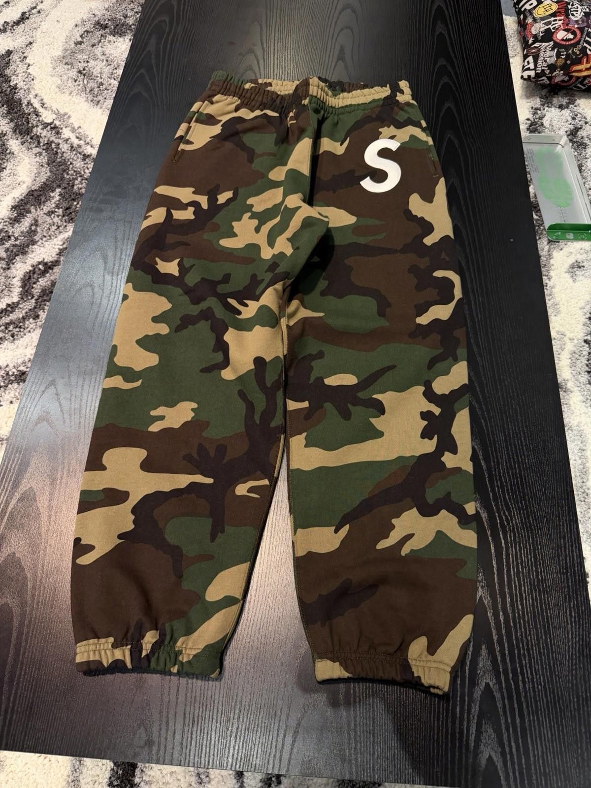 Supreme Supreme S Logo Sweatpants Camo (SS25) Brand New Size Medium Size US 32 / EU 48 - 1 Thumbnail