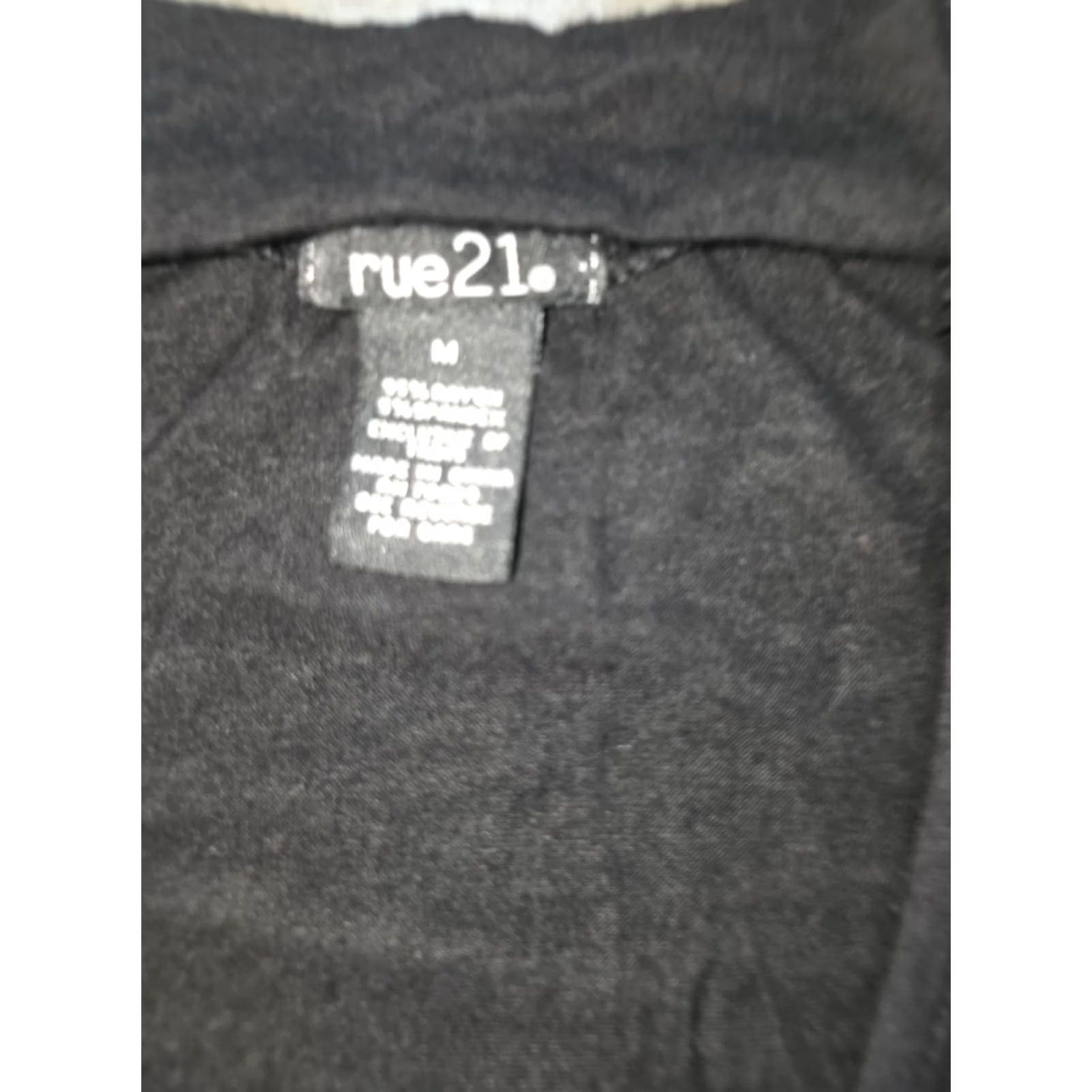 Vintage VINTAGE Rue21 Basic Knit Shirt Sleeveless Women XL Black Peep Hole Neck Casual T-Shirt Size XL / US 12-14 / IT 48-50 - 3 Thumbnail