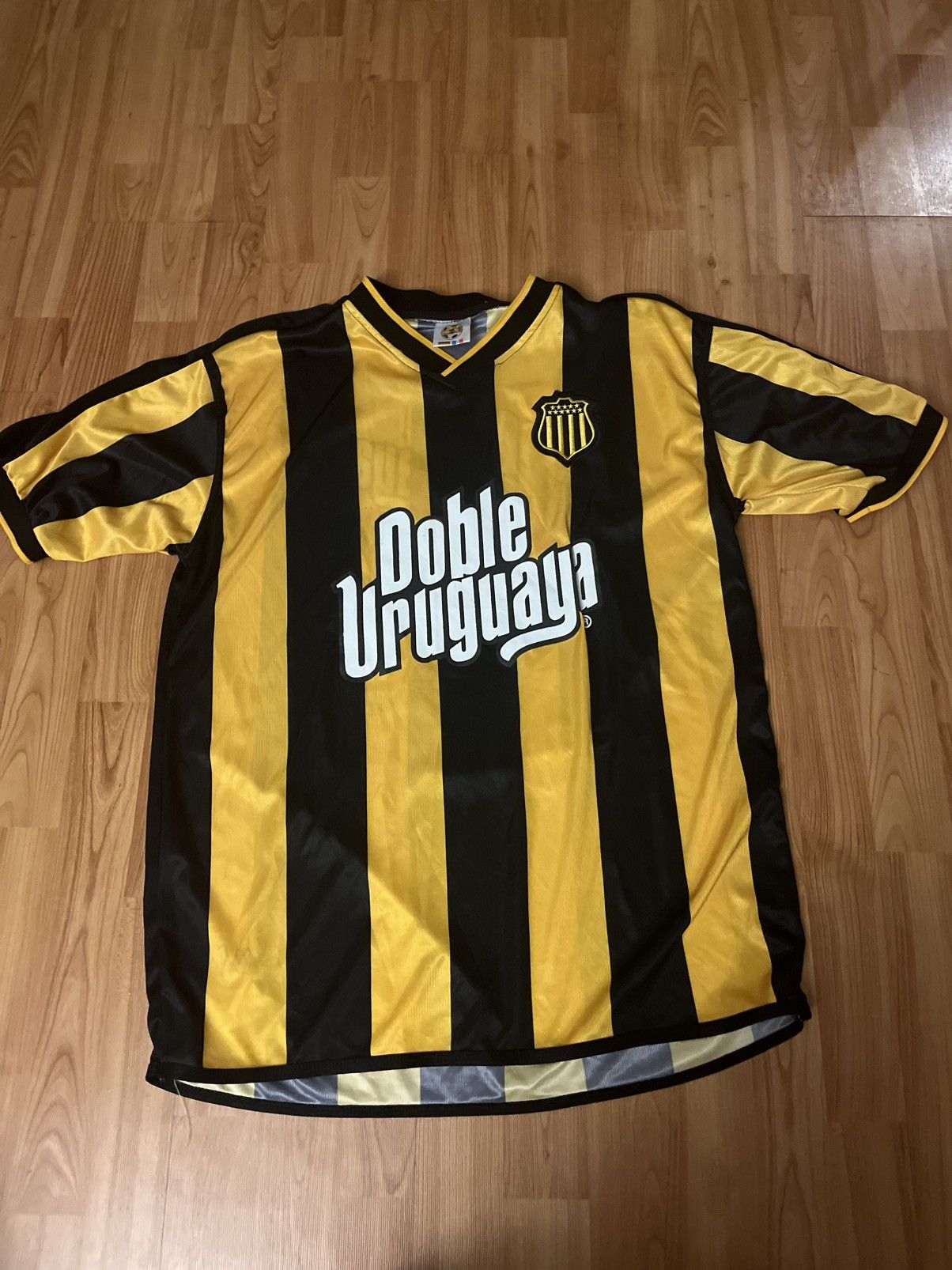 Other Rare early 2000s Penarol Home kit/jersey size L Size US L / EU 52-54 / 3 - 1 Thumbnail
