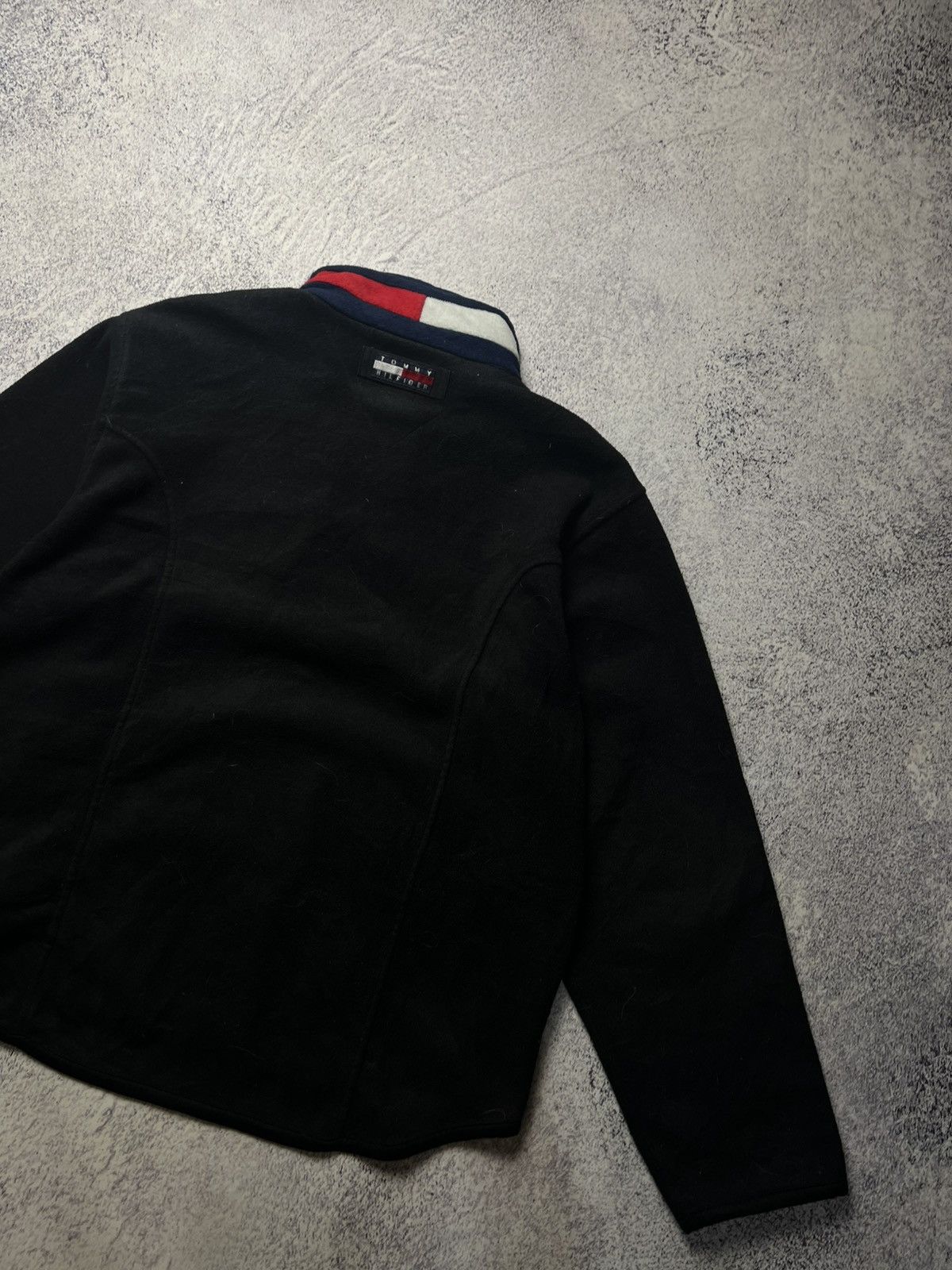 Other Vintage Tommy Hilfiger Fleece Jacket Big Logo Y2K Size US L / EU 52-54 / 3 - 22 Thumbnail