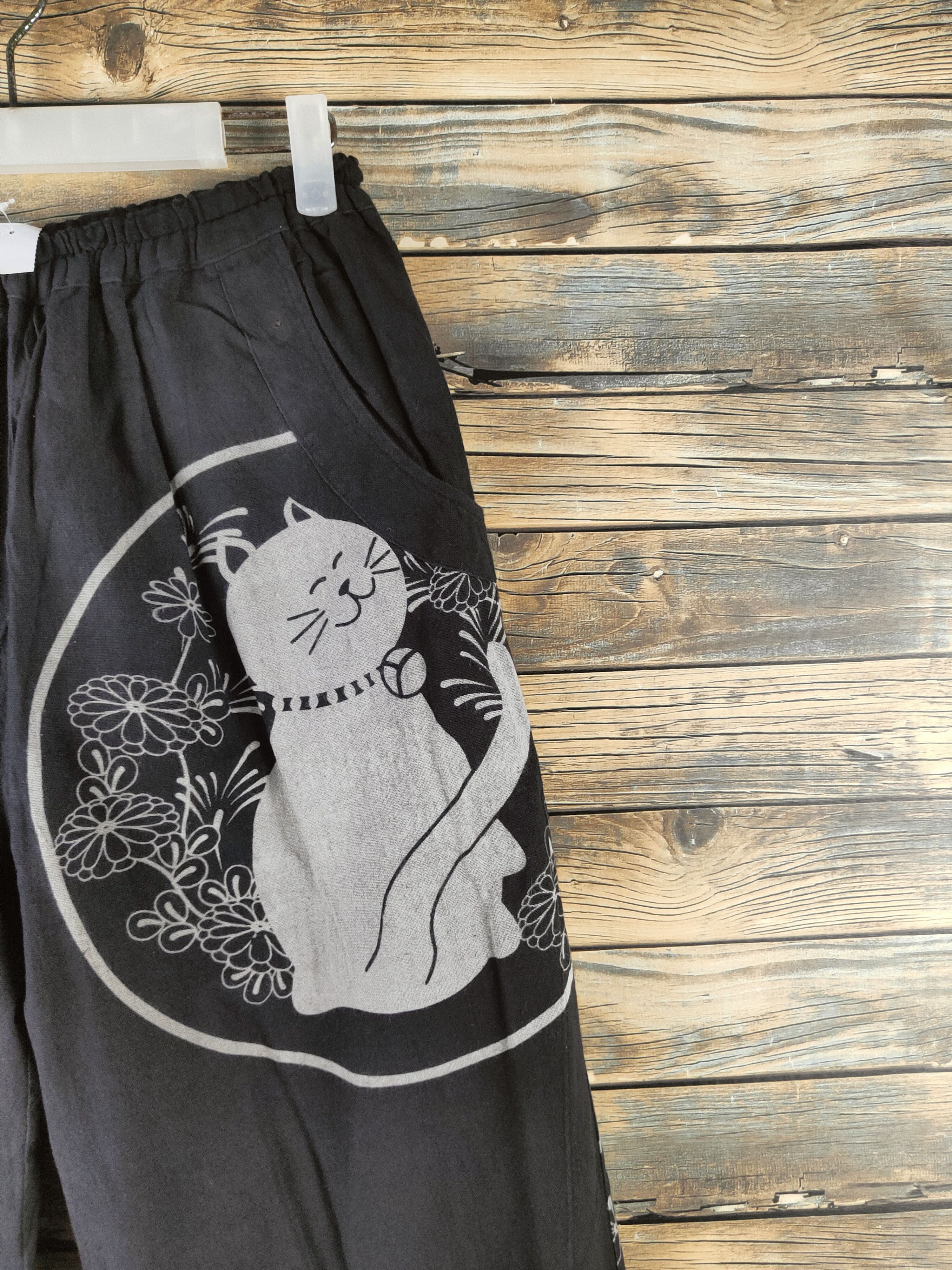 Japanese Brand DL Ethnic Labels Black Multipocket Joggers #46-844 Size 30" / US 8 / IT 44 - 5 Thumbnail