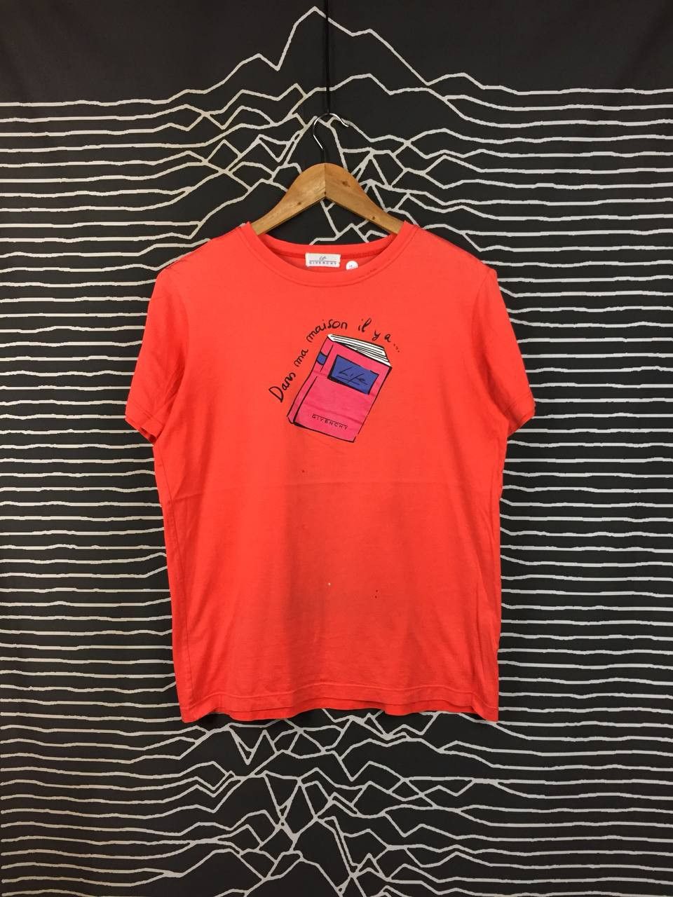 Givenchy Vtg Givenchy Life "Dans ma maison" Book Graphic Tee Size US M / EU 48-50 / 2 - 2 Thumbnail