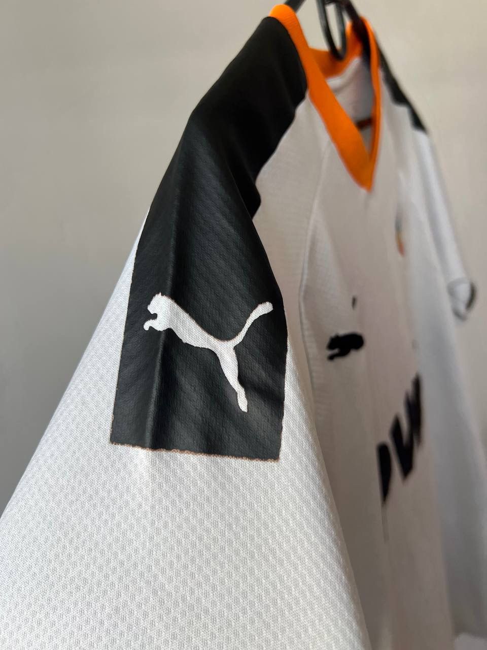 Puma 2019/20 VALENCIA CF HOME SOCCER FOOTBALL JERSEY SHIRT PUMA Size US M / EU 48-50 / 2 - 9 Thumbnail