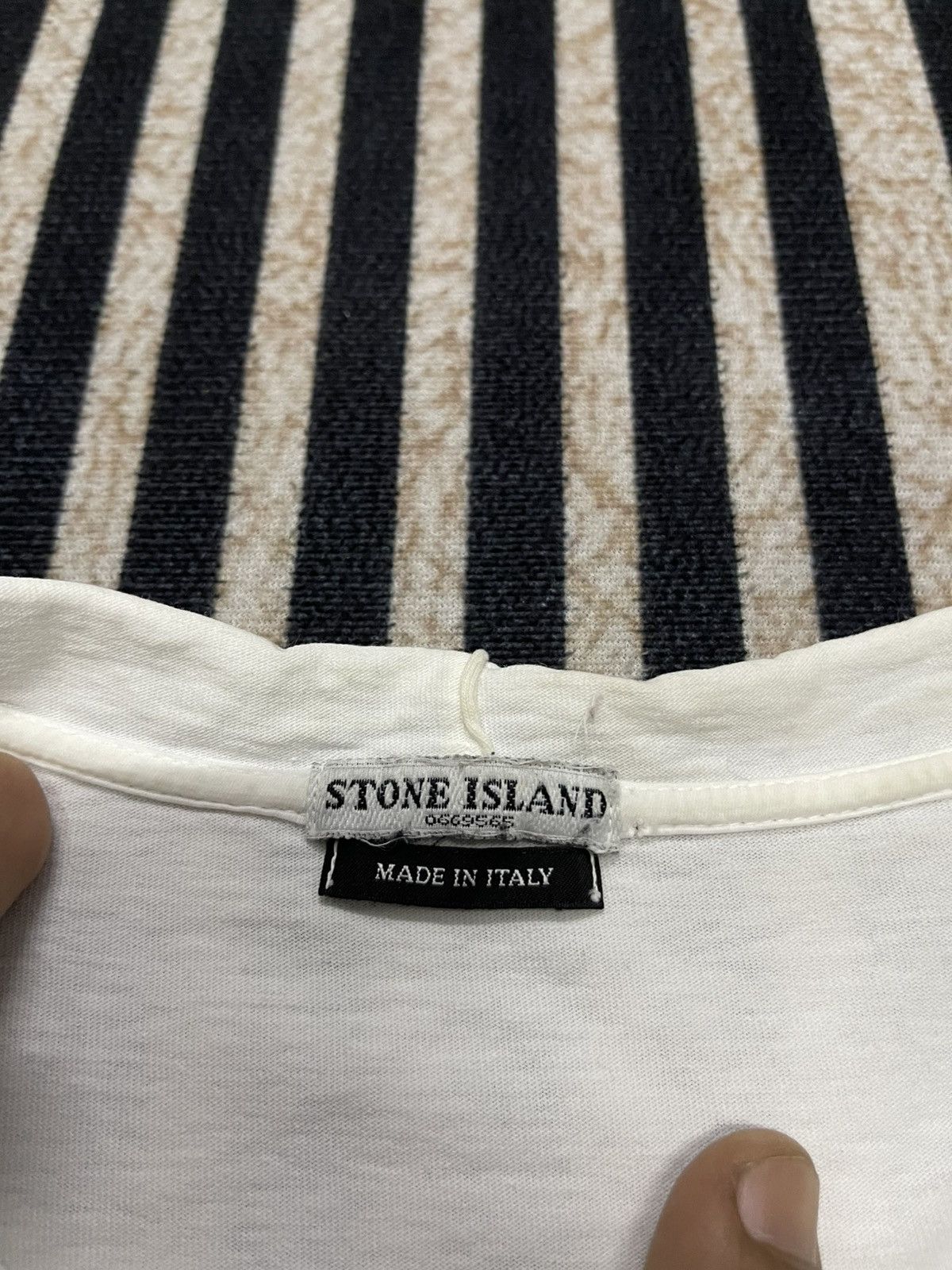 Stone Island VINTAGE STONE ISLAND LOGO TSHIRT CHOPPED STYLE Size US S / EU 44-46 / 1 - 9 Thumbnail