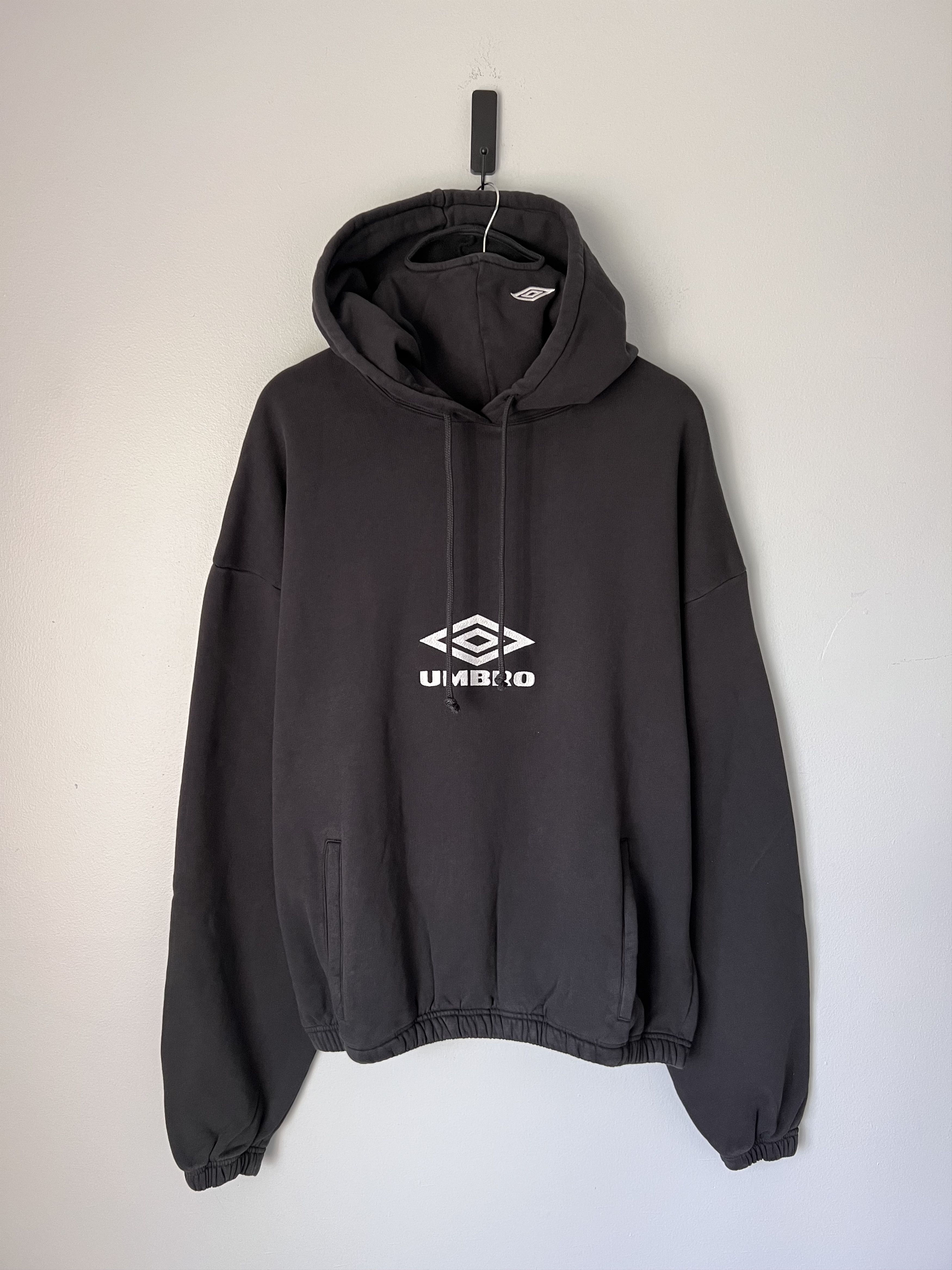 Umbro Umbro OG Logo Mask Hoodie in Black Size US M / EU 48-50 / 2 - 1 Thumbnail
