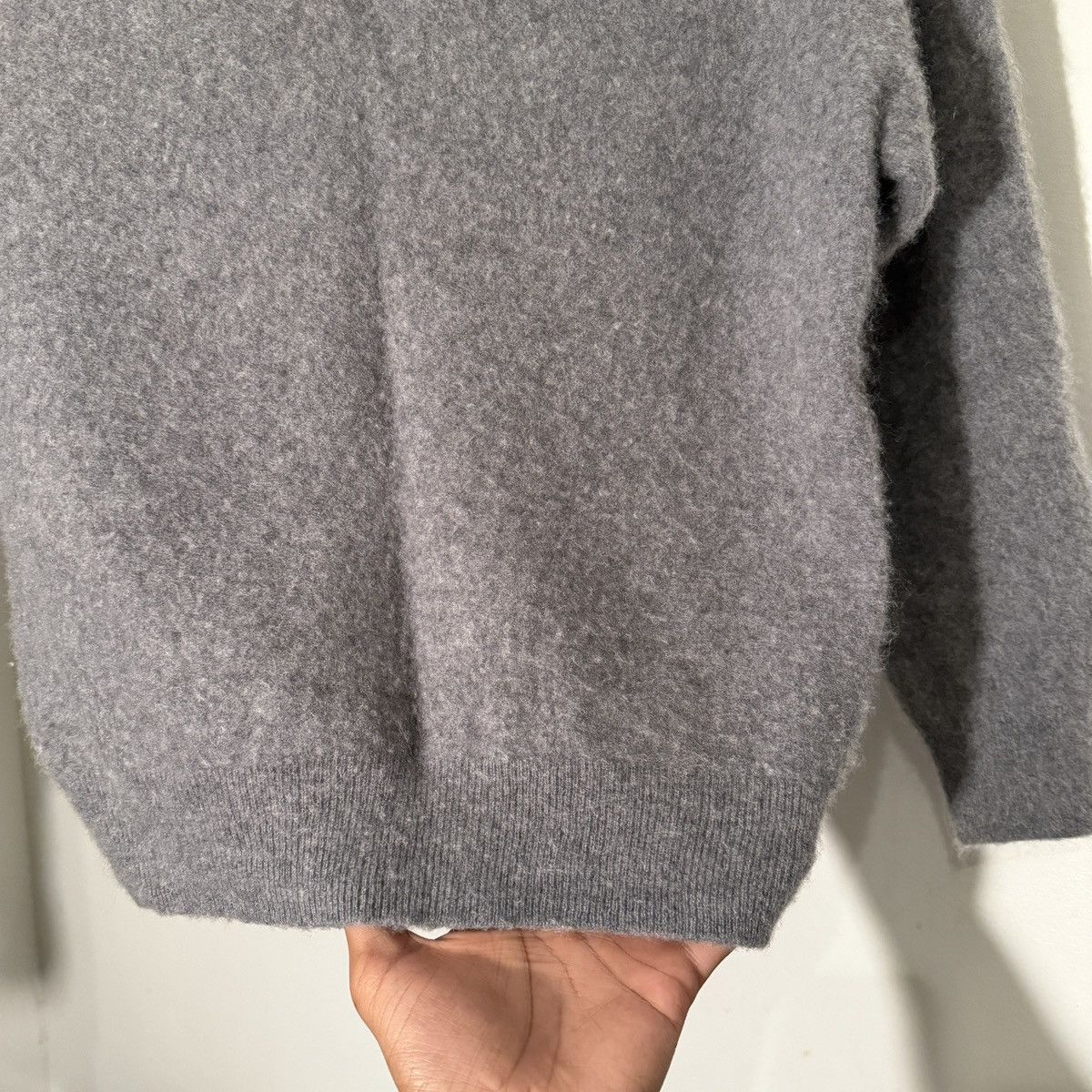 Jos. A. Bank Jos. A. Bank Brushed Cashmere V-Neck Sweater — Grey Size US L / EU 52-54 / 3 - 5 Thumbnail