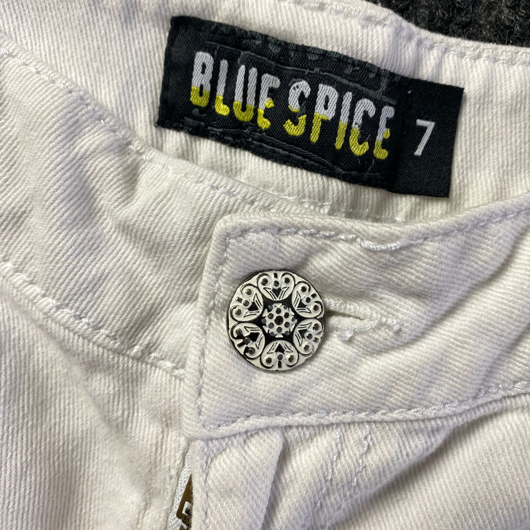 Denime VINTAGE Blue Spice Denim Shorts Womens 7 White 2" Inseam 90s Bohemian Grunge Low Rise Ultra Low Rise 2" Inseam Replacement? Size 28" / US 6 / IT 42 - 2 Thumbnail