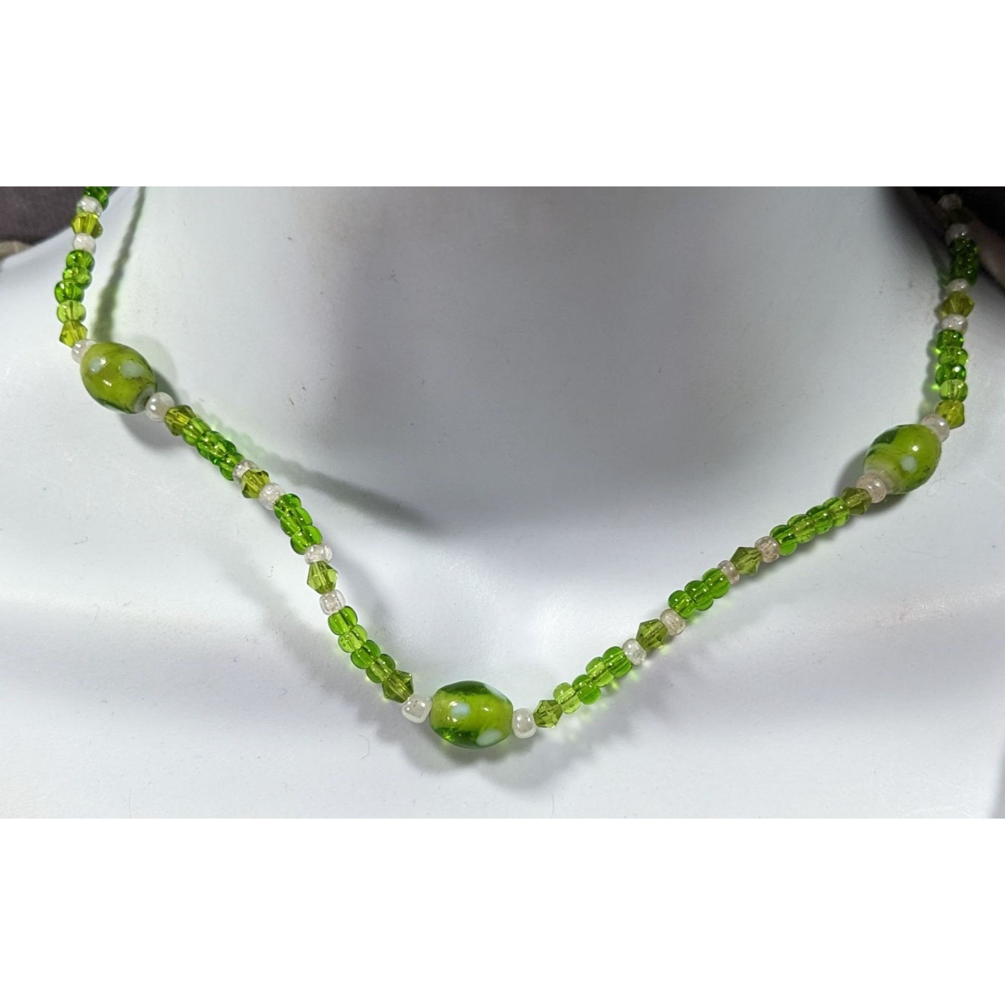 Other Handmade Cottagecore Green Glass Beaded Necklace Size ONE SIZE - 4 Thumbnail