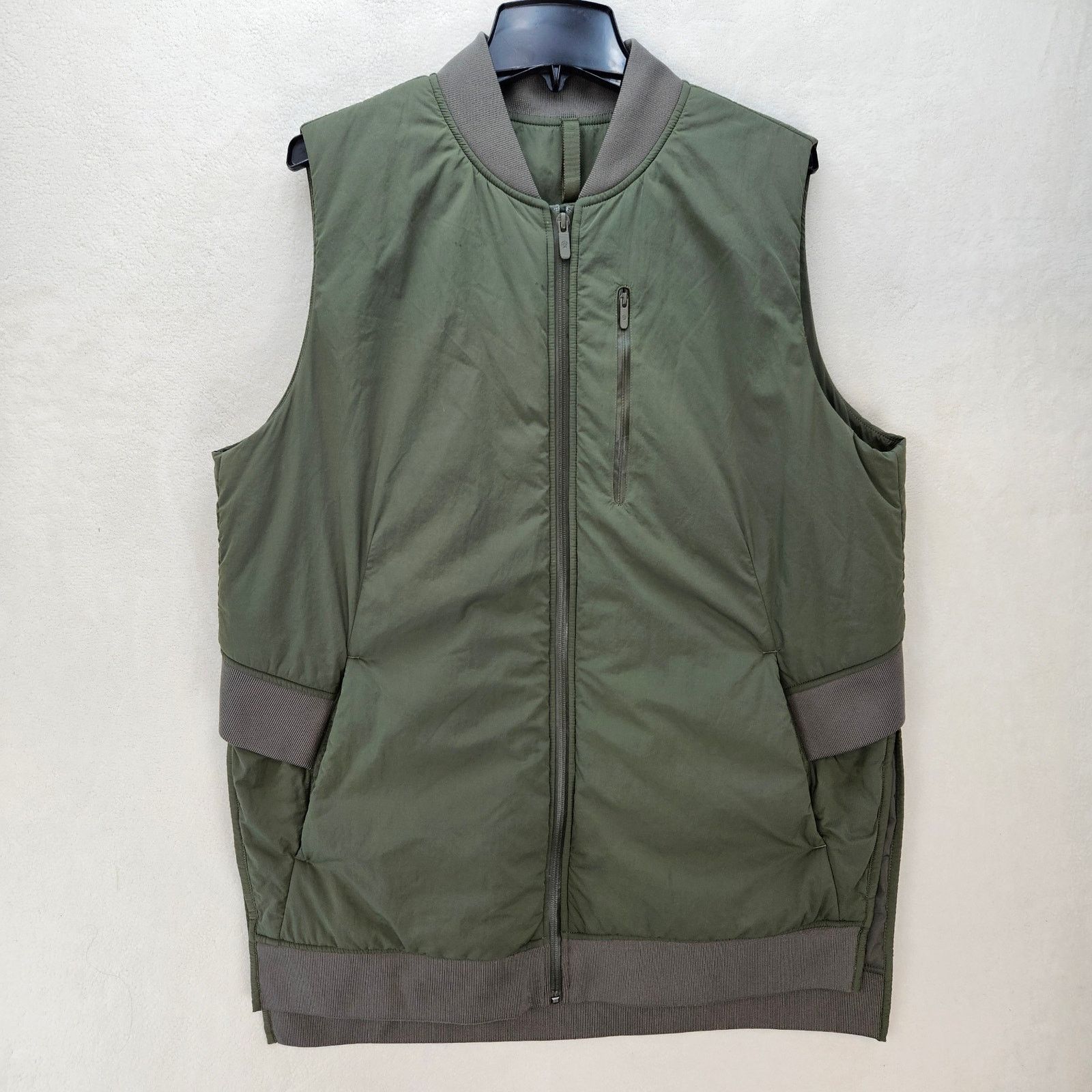Lululemon LULULEMON WOMEN'S 12 GREEN INSULATED ZIP UP VEST MINOR STAIN Size XL / US 12-14 / IT 48-50 - 1 Thumbnail