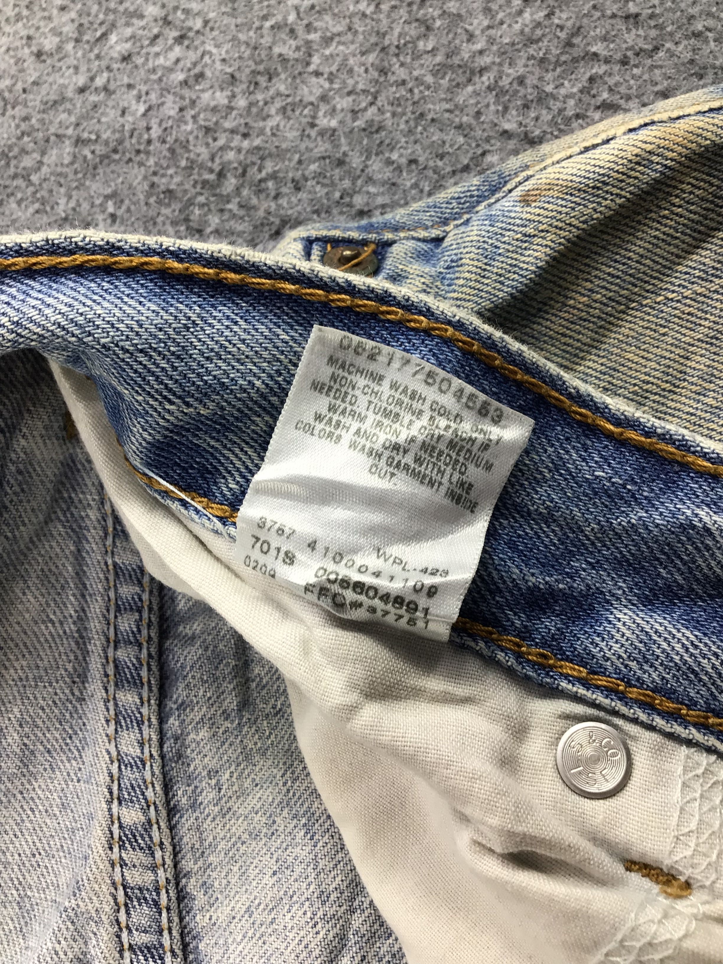 Levi's Vintage Levis 560 Jeans Faded Blue Deni KJ275 Size US 33 - 10 Thumbnail