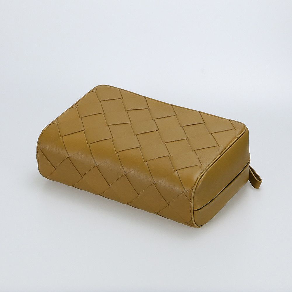 Bottega Veneta o1n1vont1124 Size: OS / Washbag in Brown Size ONE SIZE - 3 Thumbnail