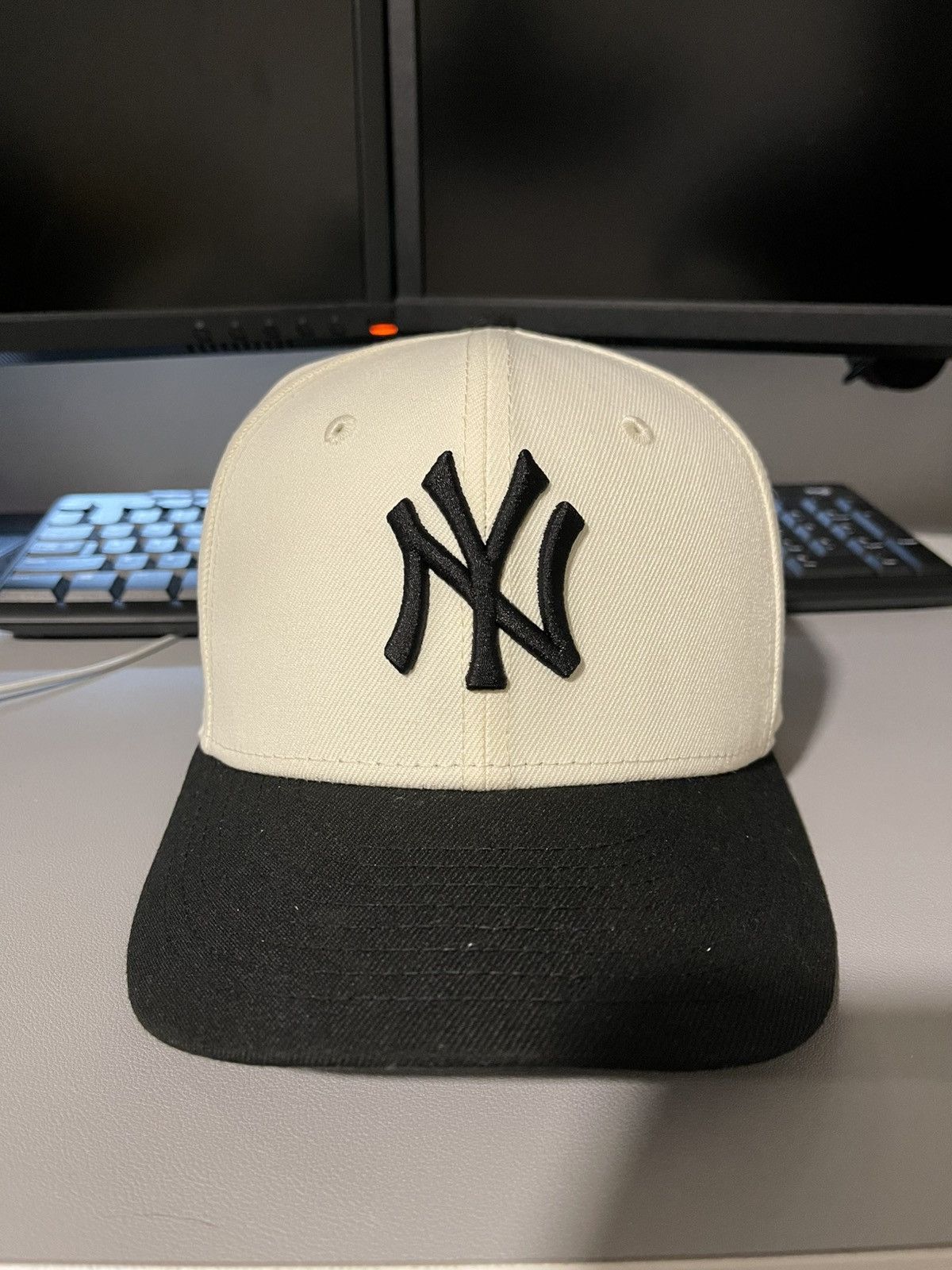 New Era NewEra 59fifty New York Yankees Fitted Hat 71/4 Wht/Blk Lids Size ONE SIZE - 1 Thumbnail
