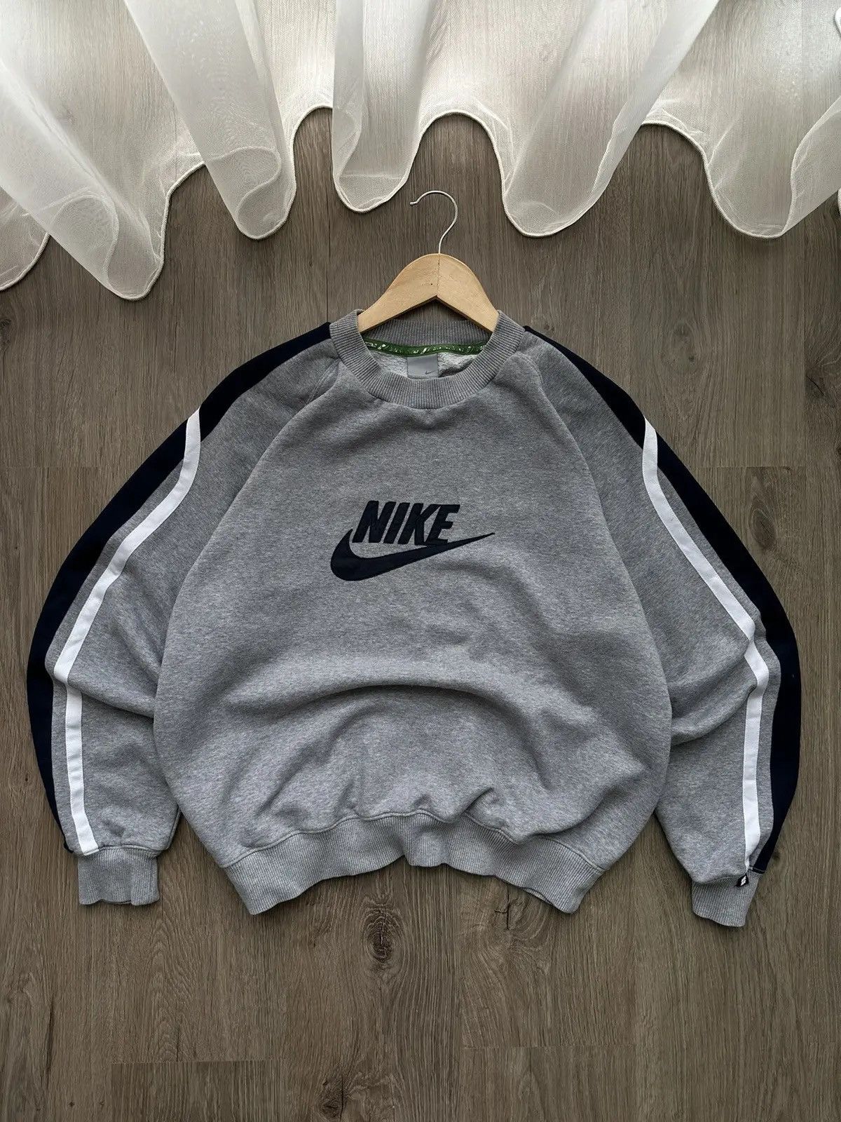 Nike × Nike ACG × Vintage Vintage Navy Nike Grey Sweatshirt Center Logo Size US L / EU 52-54 / 3 - 2 Thumbnail