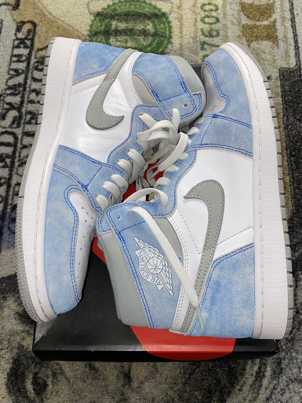 Jordan Brand × Nike Jordan 1 Retro High Hyper Royal Smoke Grey Size US 9.5 / EU 42-43 - 2 Thumbnail