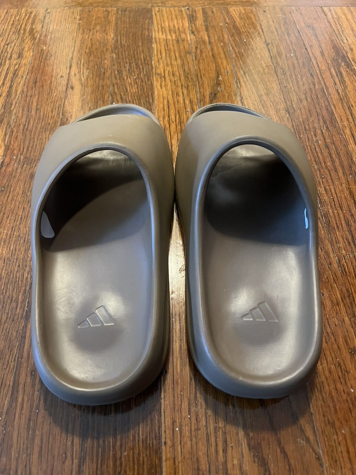 Yeezy Slide ‘Earth Brown’