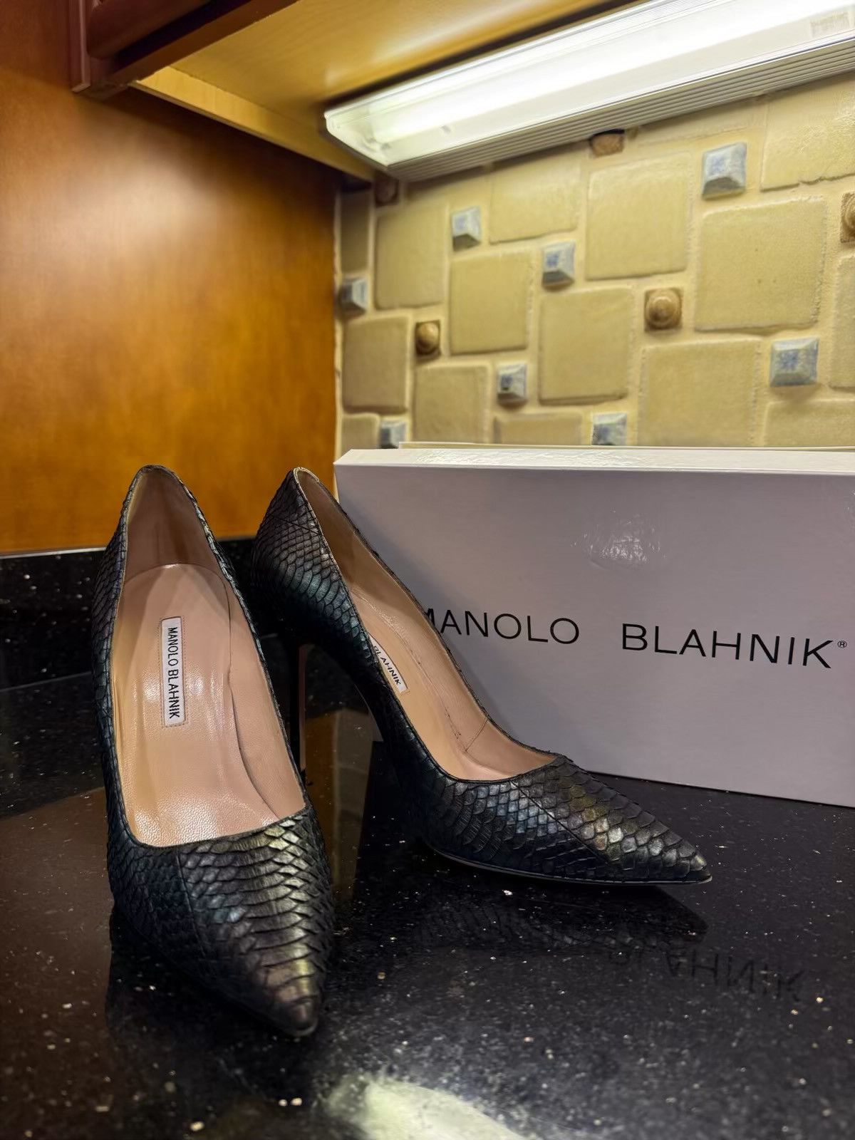 Manolo Blahnik Iconic BB007 Size US 10 / IT 40 - 1 Thumbnail