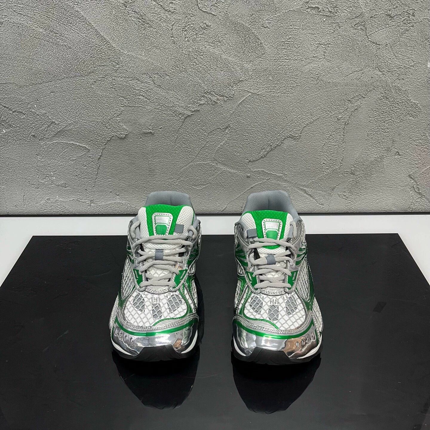 Bottega Veneta Bottega Veneta Orbit Parakeet Sneakers 40 EU New with box Size US 9 / IT 39 - 2 Thumbnail