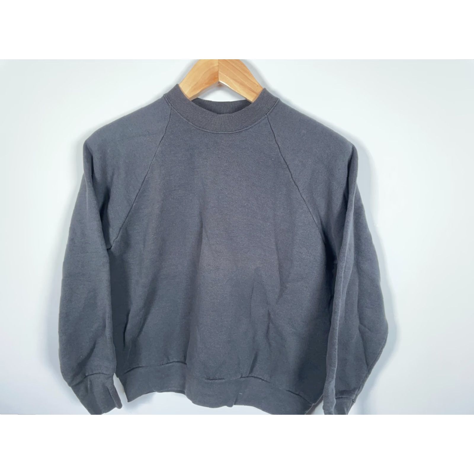 Fruit Of The Loom VINTAGE Fruit of the Loom Sweatshirt Raglan Sleeves Black 90s Crew Neck Pullover Adult Medium Mens Women? Size US M / EU 48-50 / 2 - 4 Thumbnail