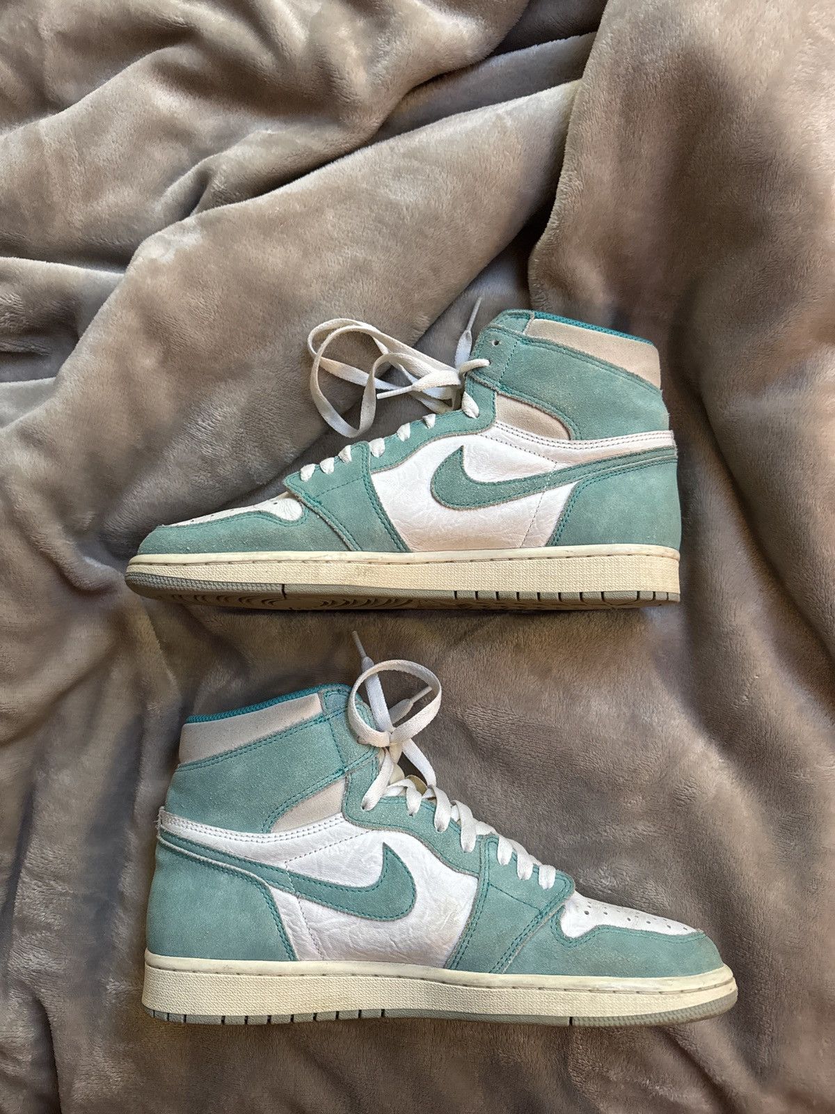 Nike AIR JORDAN 1 RETRO HIGH OG TURBO GREEN Size US 10.5 / EU 43-44 - 2 Thumbnail