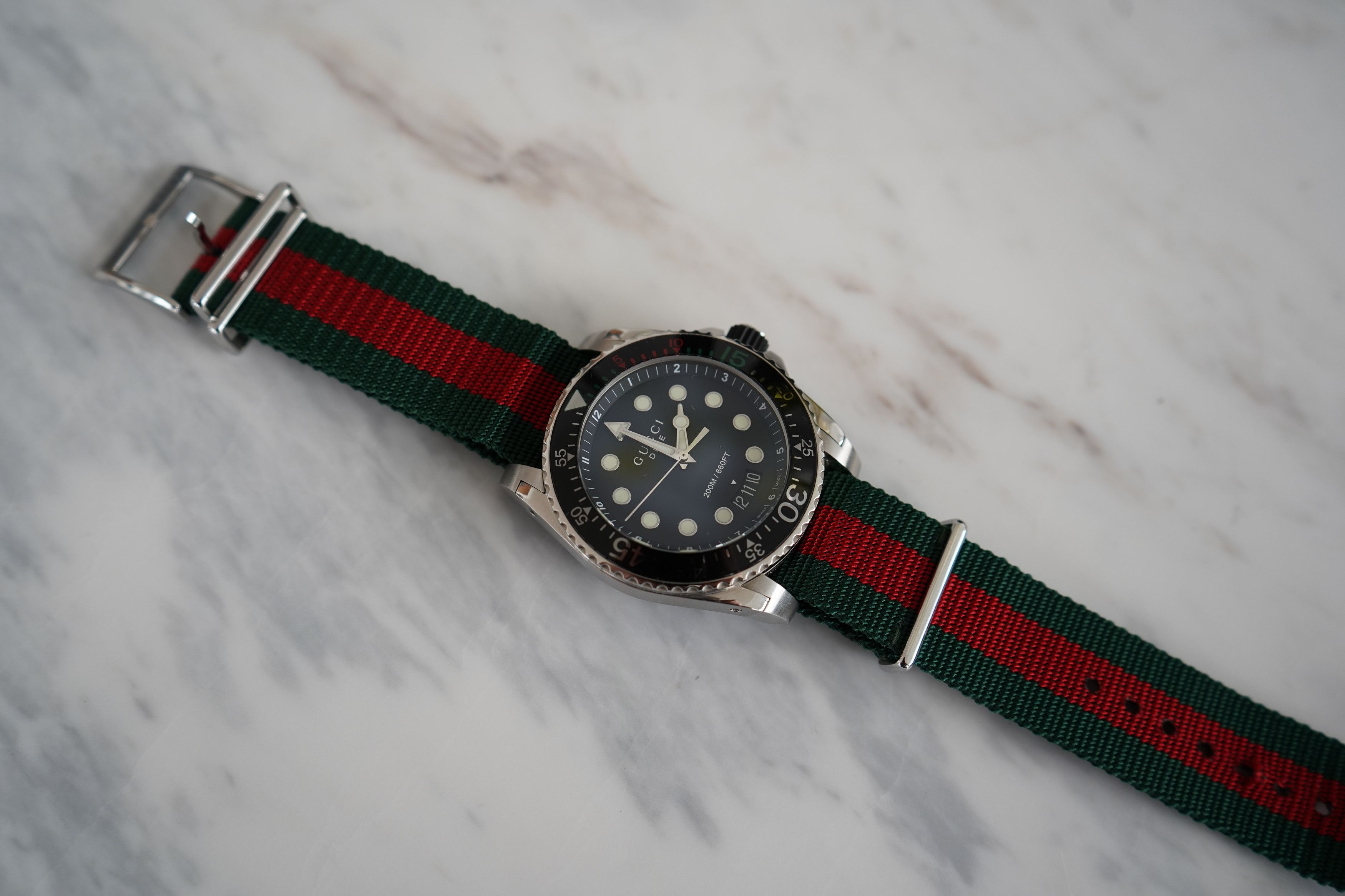 Gucci Gucci Dive Black Dial Green and Red Nylon NATO YA136209 Size ONE SIZE - 4 Thumbnail
