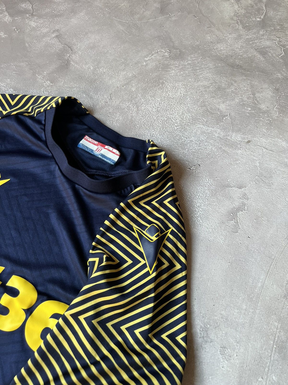 Vintage Vintage Macron Stoke City Y2k jersey Size US L / EU 52-54 / 3 - 5 Thumbnail