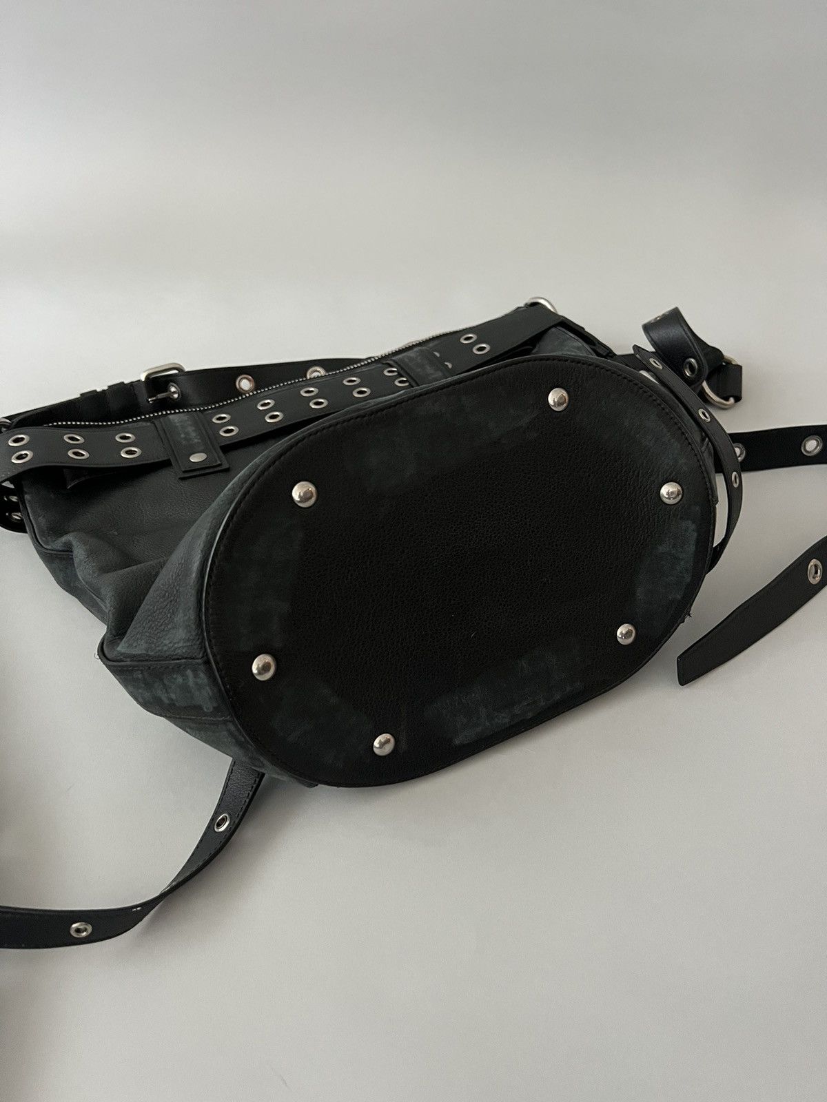 Balenciaga Balenciaga Emo leather bucket bag Size ONE SIZE - 6 Thumbnail