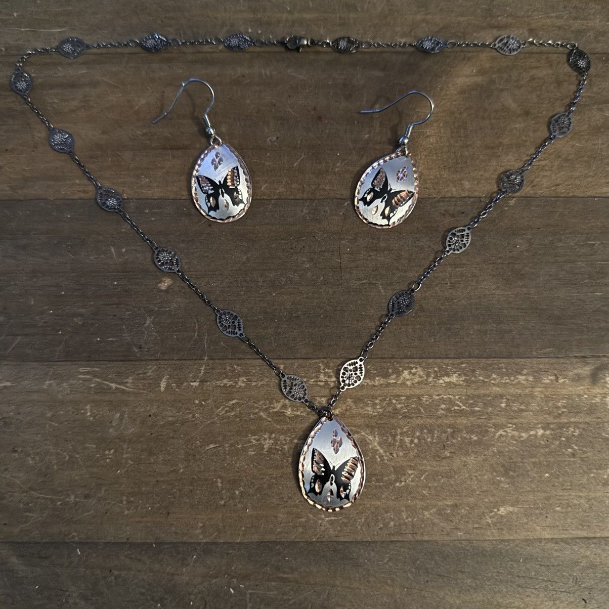 Other Silver tone two tone diamond cut butterfly pendant necklace Size ONE SIZE - 3 Thumbnail