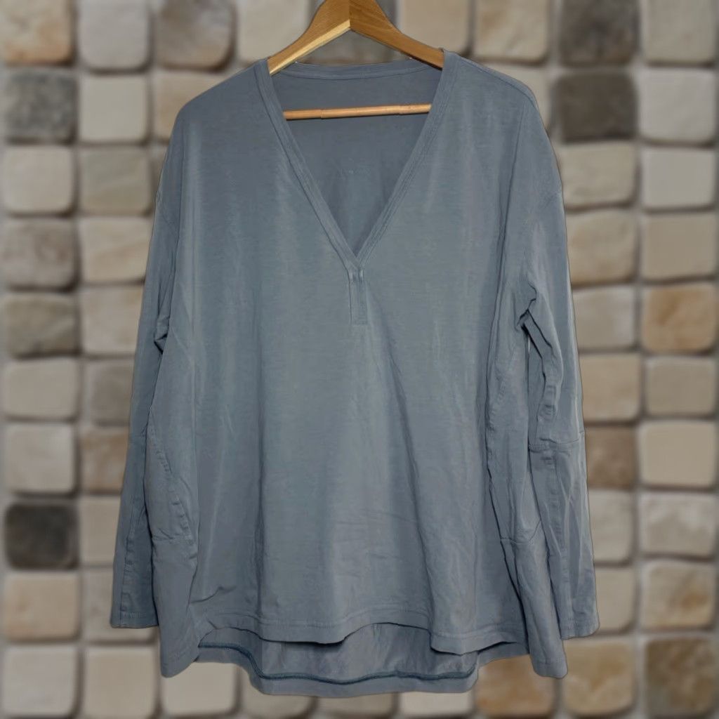 Lululemon Lululemon Women's Back In Action V-Neck Long-Sleeve Shirt L Gray Pima Cotton Blend W3HTWS - City Athleisure Casual T-Shirt Mens Women Girls etc Size L / US 10 / IT 46 - 1 Thumbnail