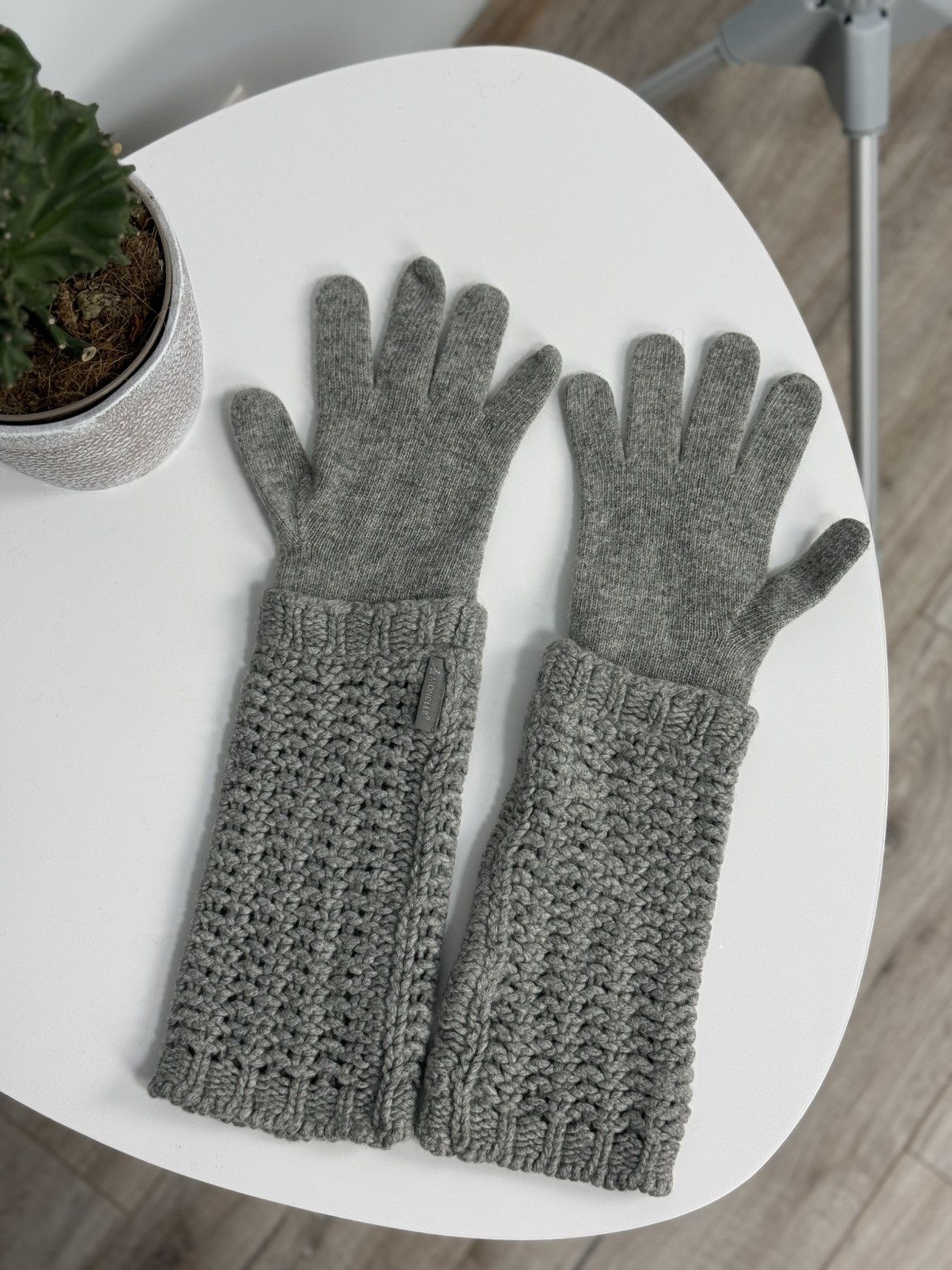Moncler Moncler Knit Gloves Cashmere / Wool Gray Ledies Size ONE SIZE - 3 Thumbnail