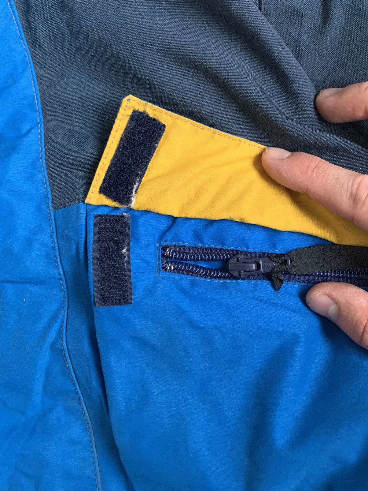 Berghaus × Vintage Vintage berghaus gore tex mera peak jacket Size US L / EU 52-54 / 3 - 8 Thumbnail
