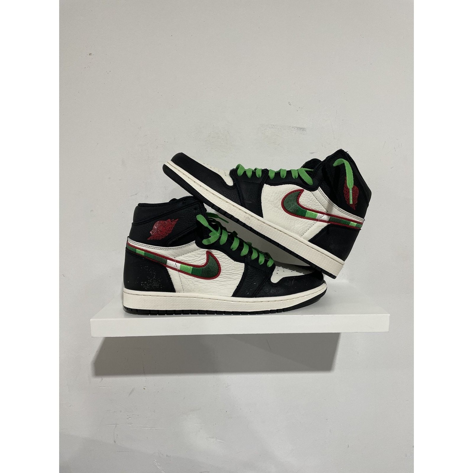 Jordan Brand JORDAN 1 SPORTS ILLUSTRATED SIZE 11 PREOWNED Size US 11 / EU 44 - 1 Thumbnail