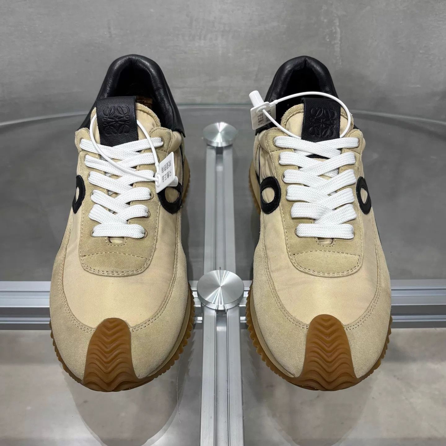 Loewe Loewe Flow Runner Khaki Sneakers 41 Size US 8 / EU 41 - 1 Thumbnail