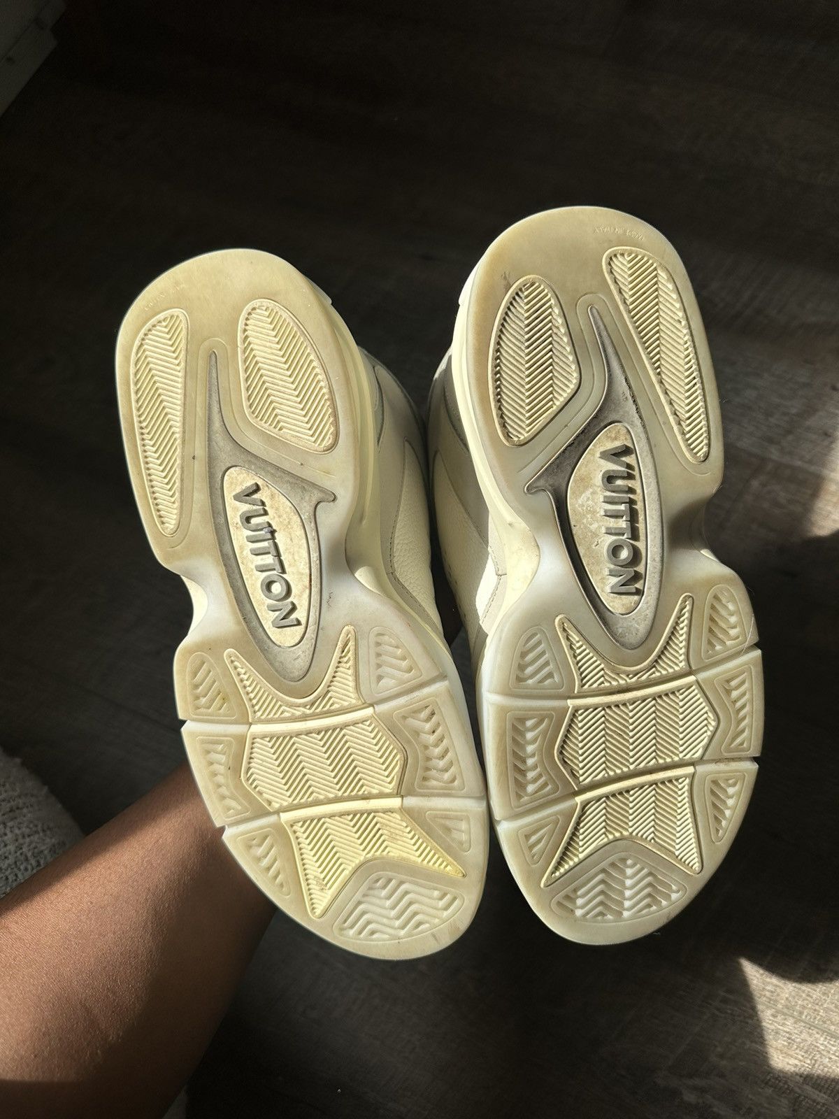 Louis Vuitton LOUIS VUITTON Trainer 2 Sneakers Size US 9 / EU 42 - 5 Thumbnail