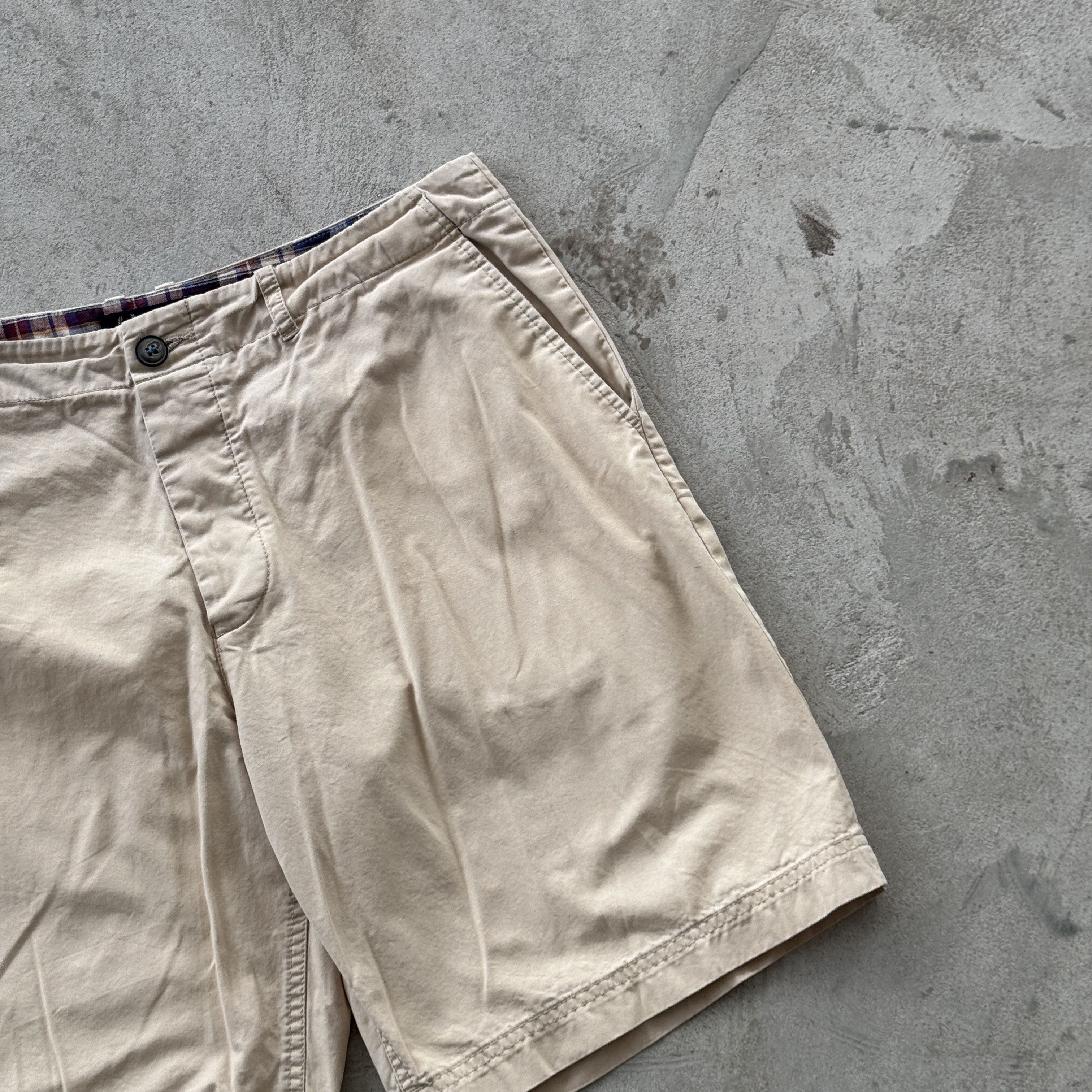 Fred Perry Vintage Fred Perry Beige Chino Shorts Tartan Lining Size 32 Size US 32 / EU 48 - 5 Thumbnail