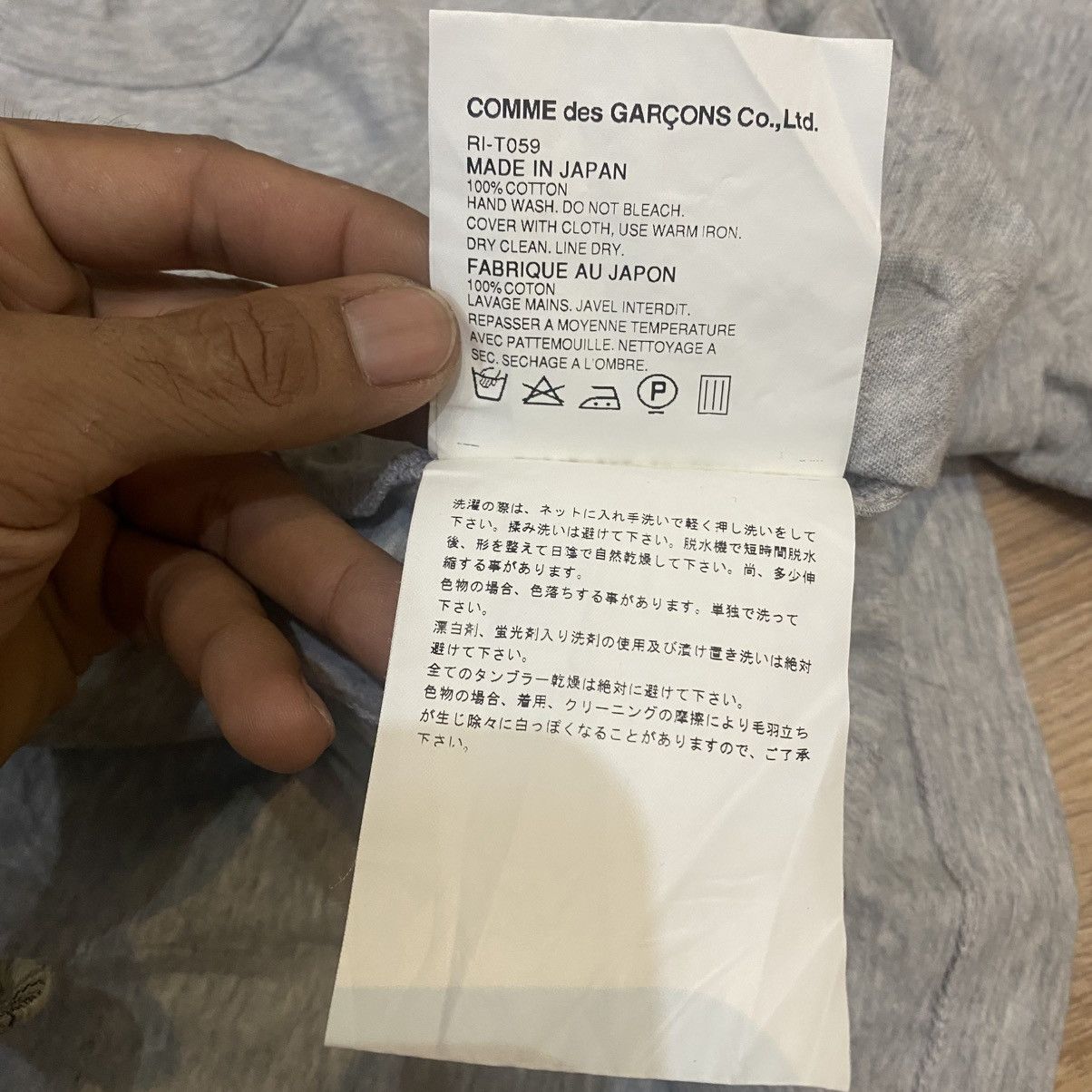 Comme des Garcons Comme Des Garcons Robe De Chambre Short Sleeve T-Shirt Size US S / EU 44-46 / 1 - 10 Thumbnail