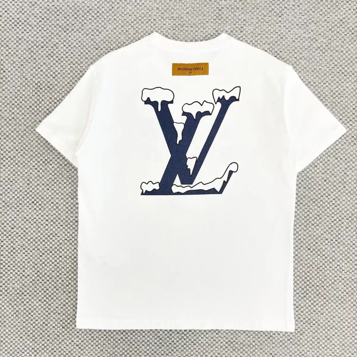 Louis Vuitton Louis Vuitton LV Big Logo T Shirt Size US L / EU 52-54 / 3 - 1 Thumbnail