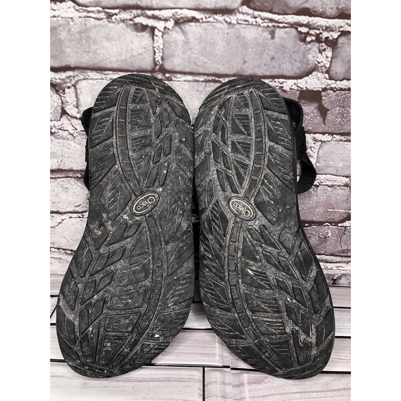 Chaco Chaco Black Synthetic Cross Strap Hiking Rubber Sole Sandals Size US 9 / EU 42 - 13 Thumbnail