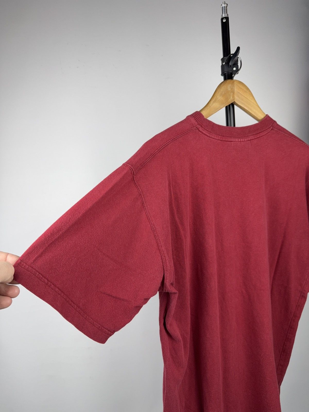 Reebok 00s Retro Vintage Reebok Classic Logo T-Shirt Burgundy Red Size US S / EU 44-46 / 1 - 11 Thumbnail